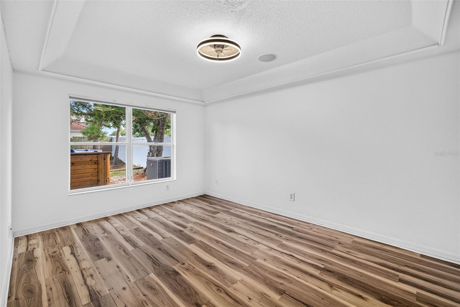 10521 LAKESIDE VISTA DR