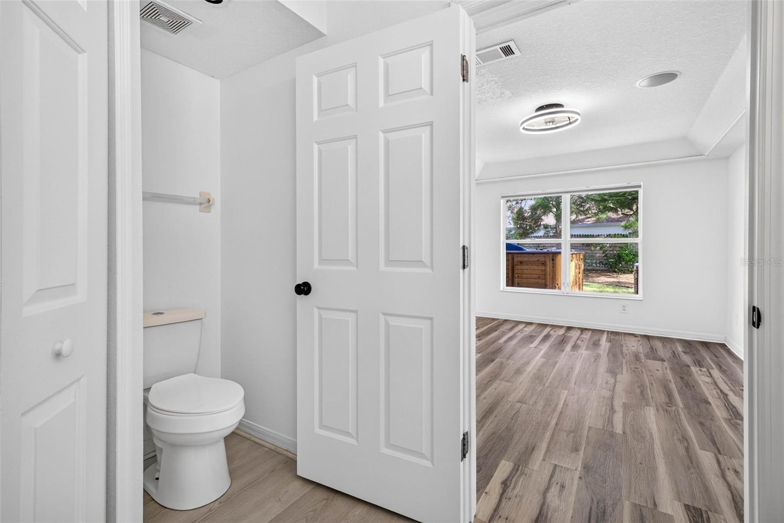 10521 LAKESIDE VISTA DR