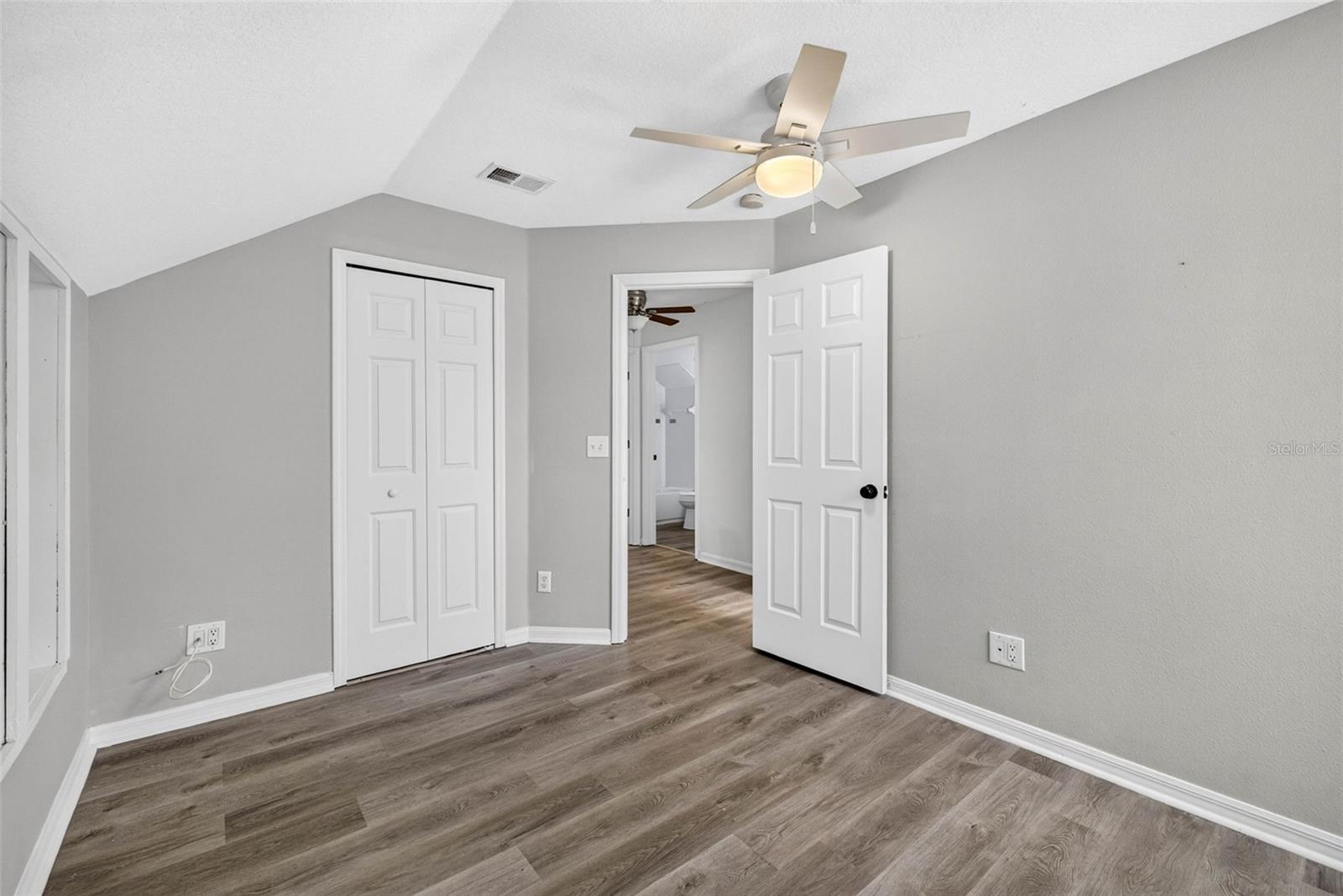 10521 LAKESIDE VISTA DR