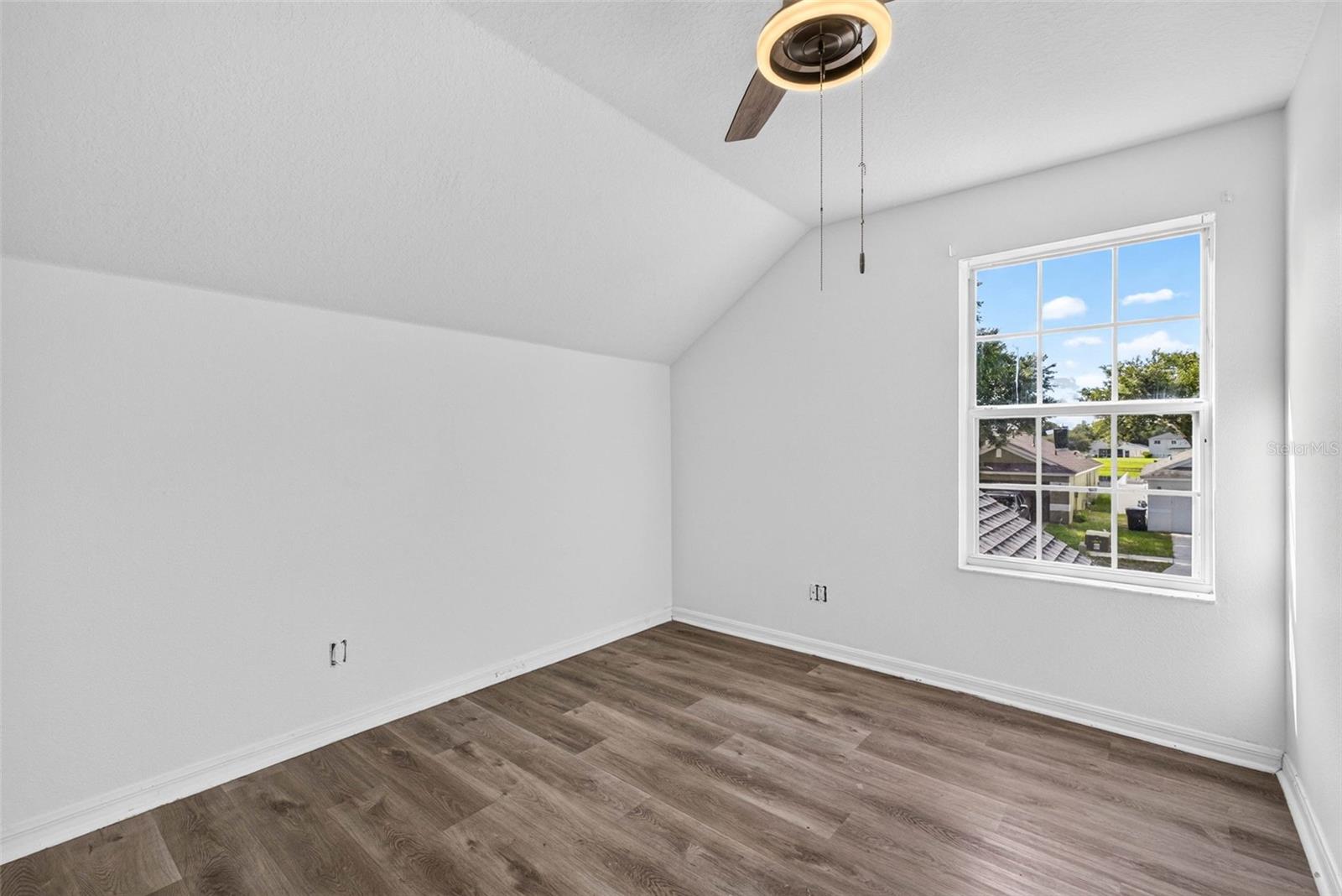 10521 LAKESIDE VISTA DR