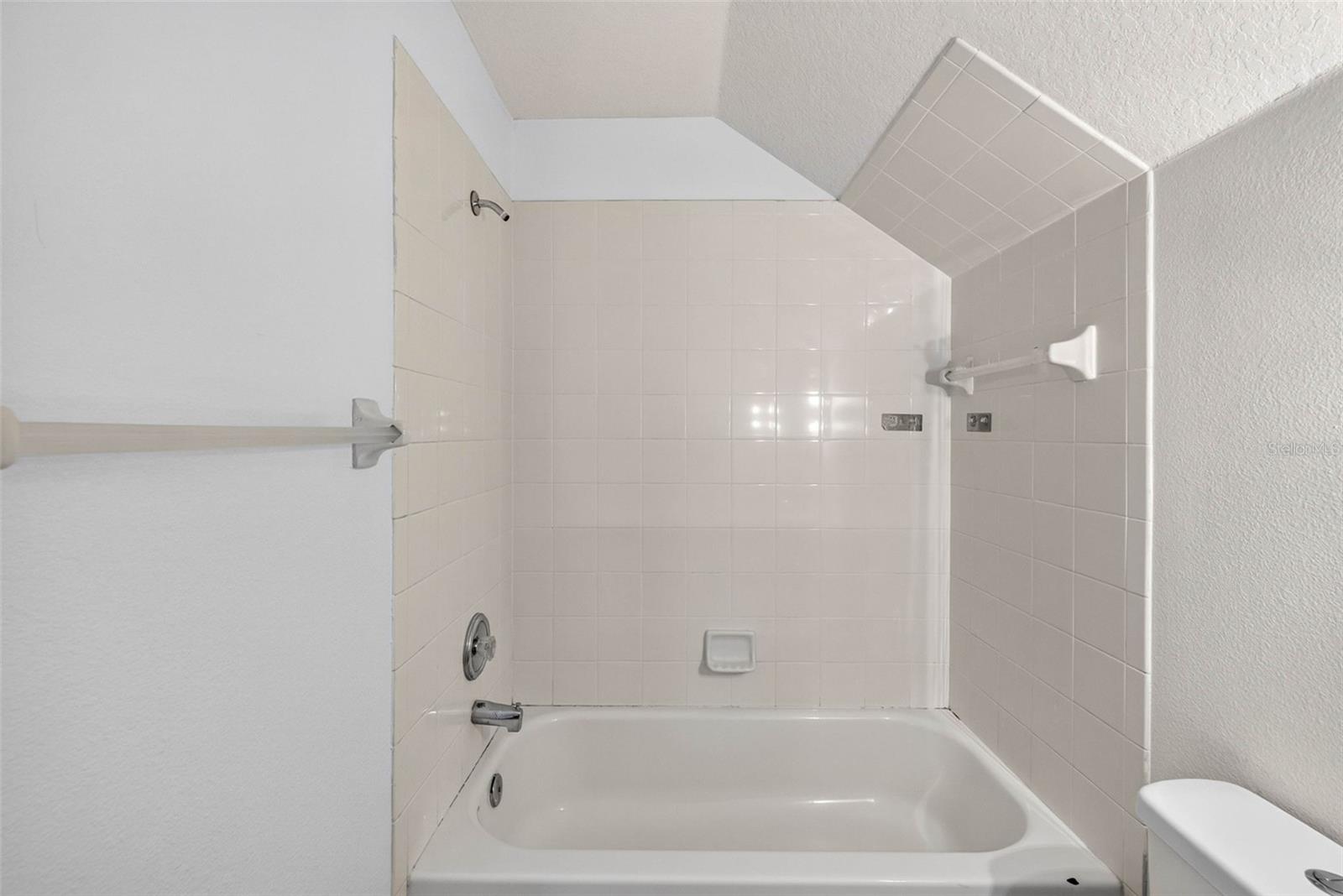 10521 LAKESIDE VISTA DR