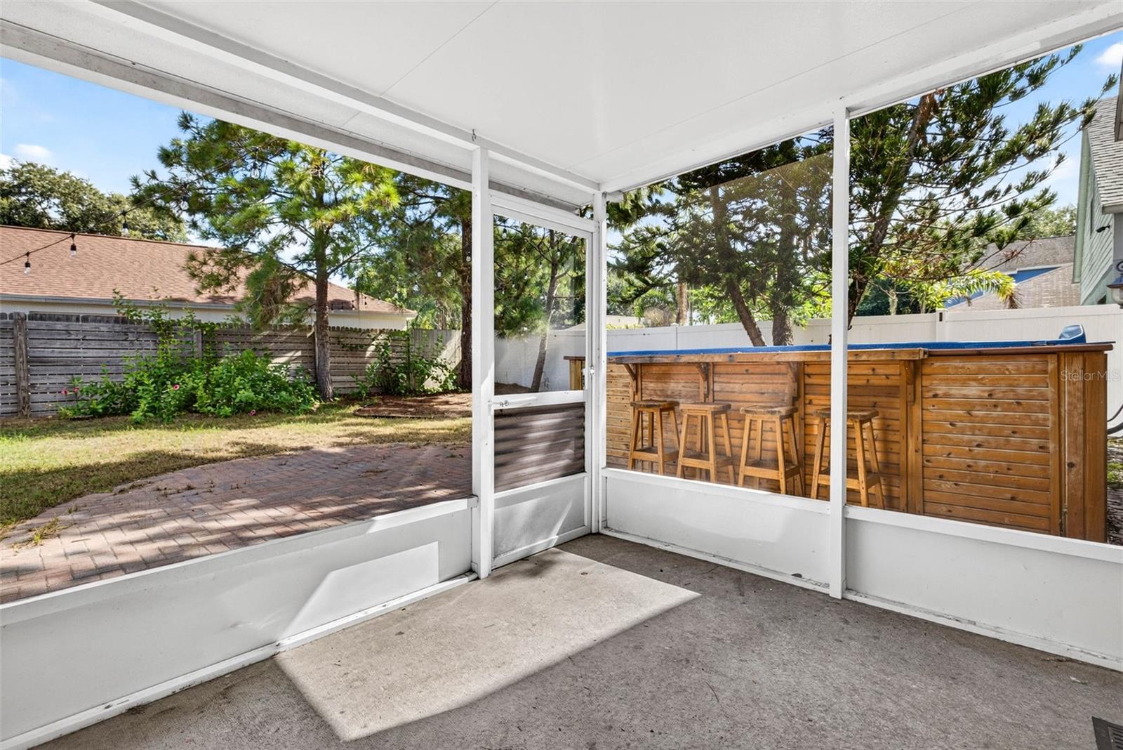 10521 LAKESIDE VISTA DR