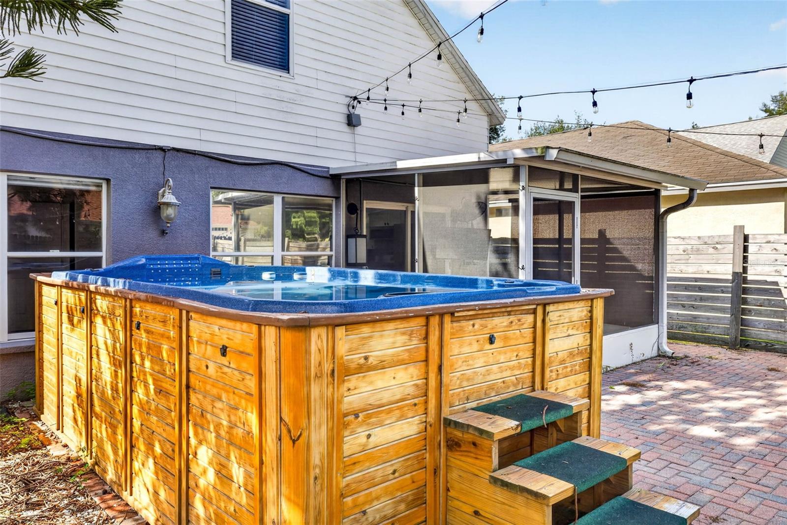10521 LAKESIDE VISTA DR