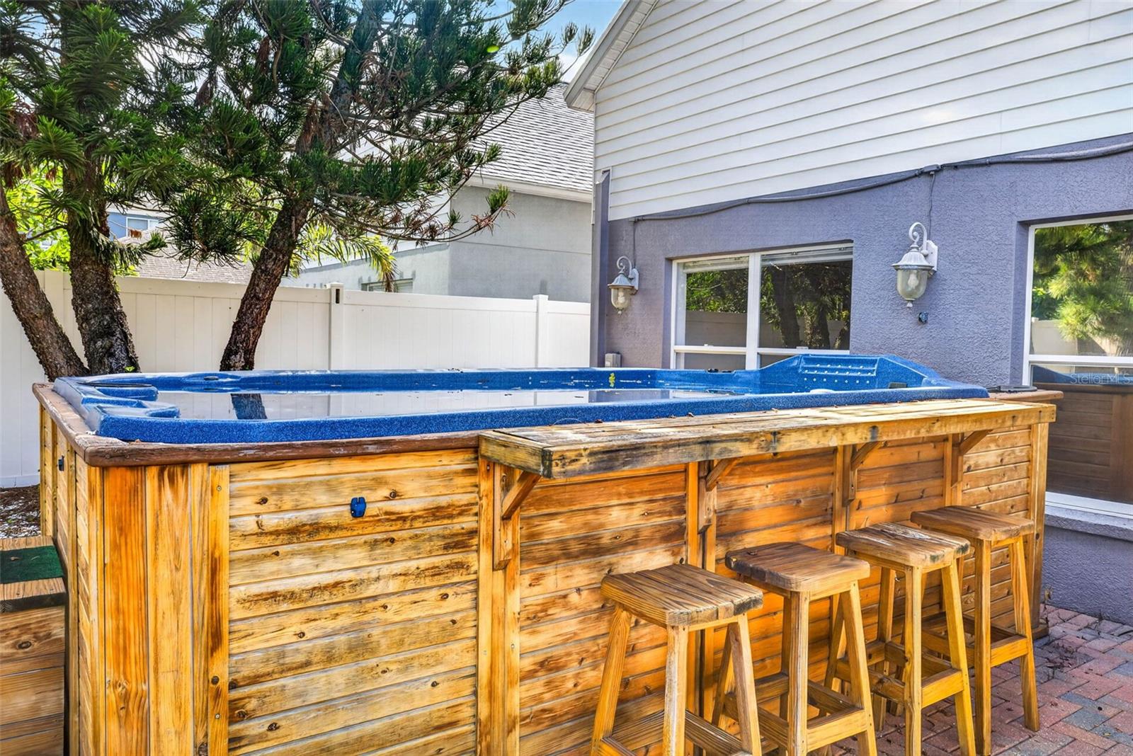 10521 LAKESIDE VISTA DR