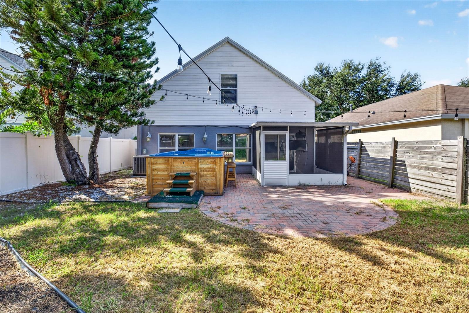 10521 LAKESIDE VISTA DR
