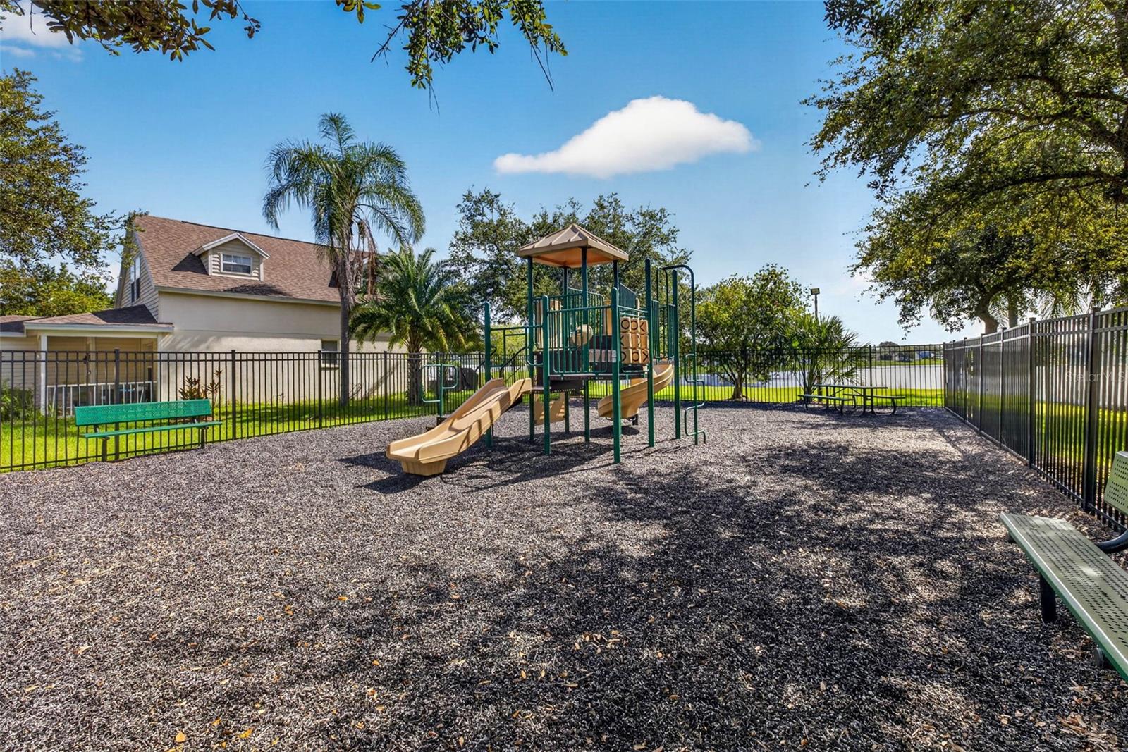 10521 LAKESIDE VISTA DR