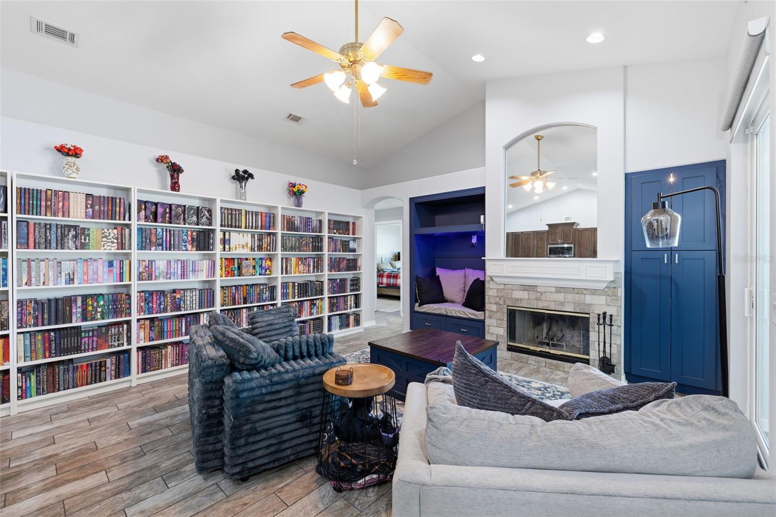 12020 RUNNING FOX CIR