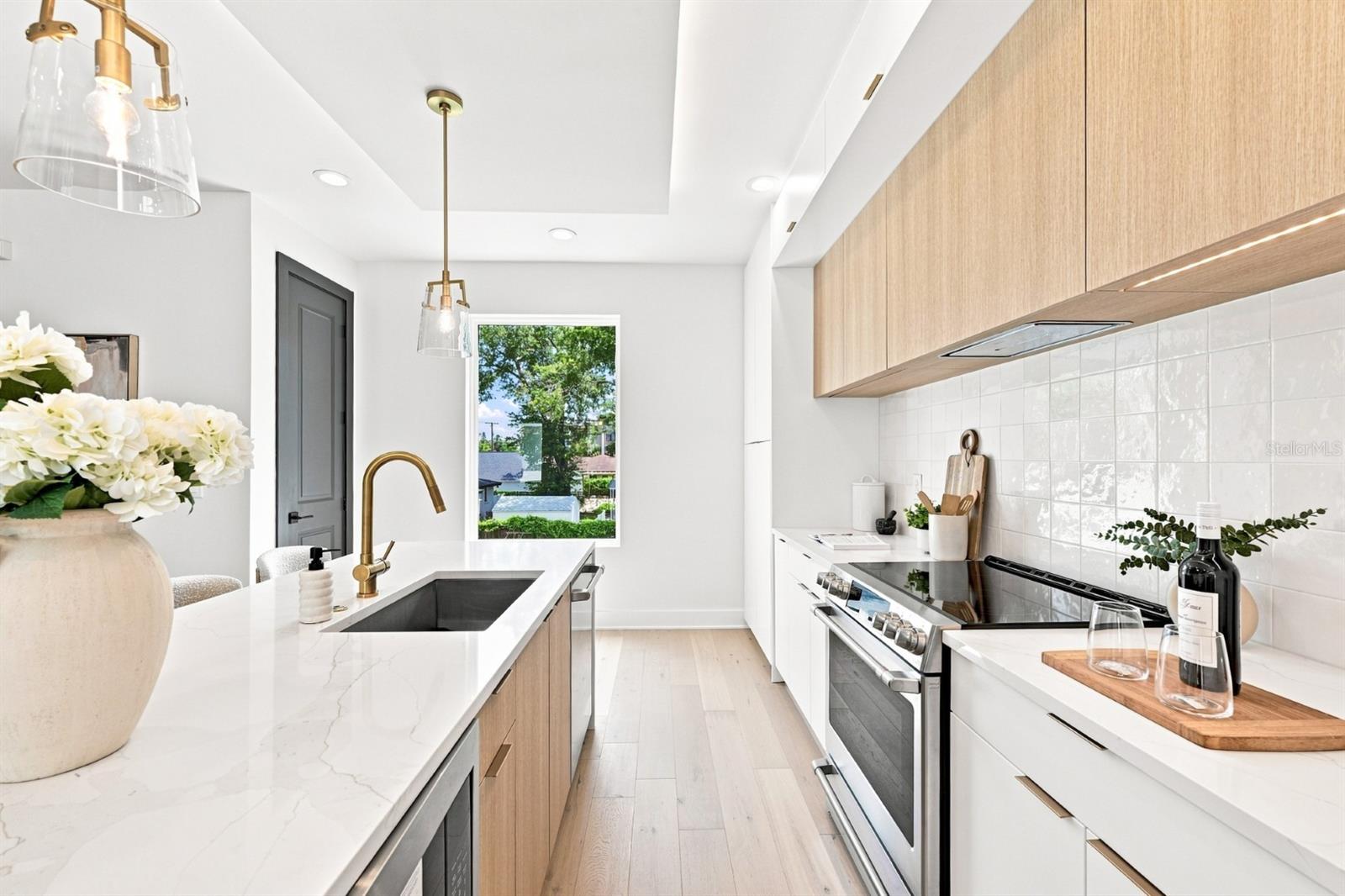 310 W COLUMBUS DR #4