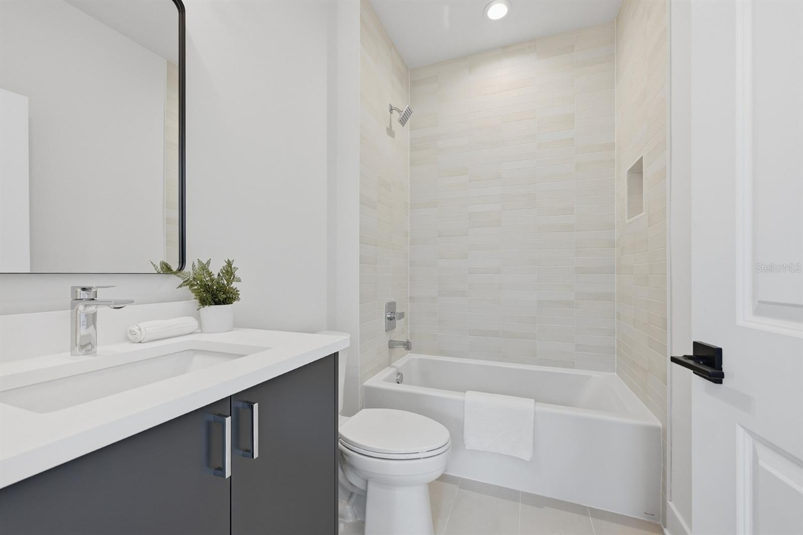 310 W COLUMBUS DR #4