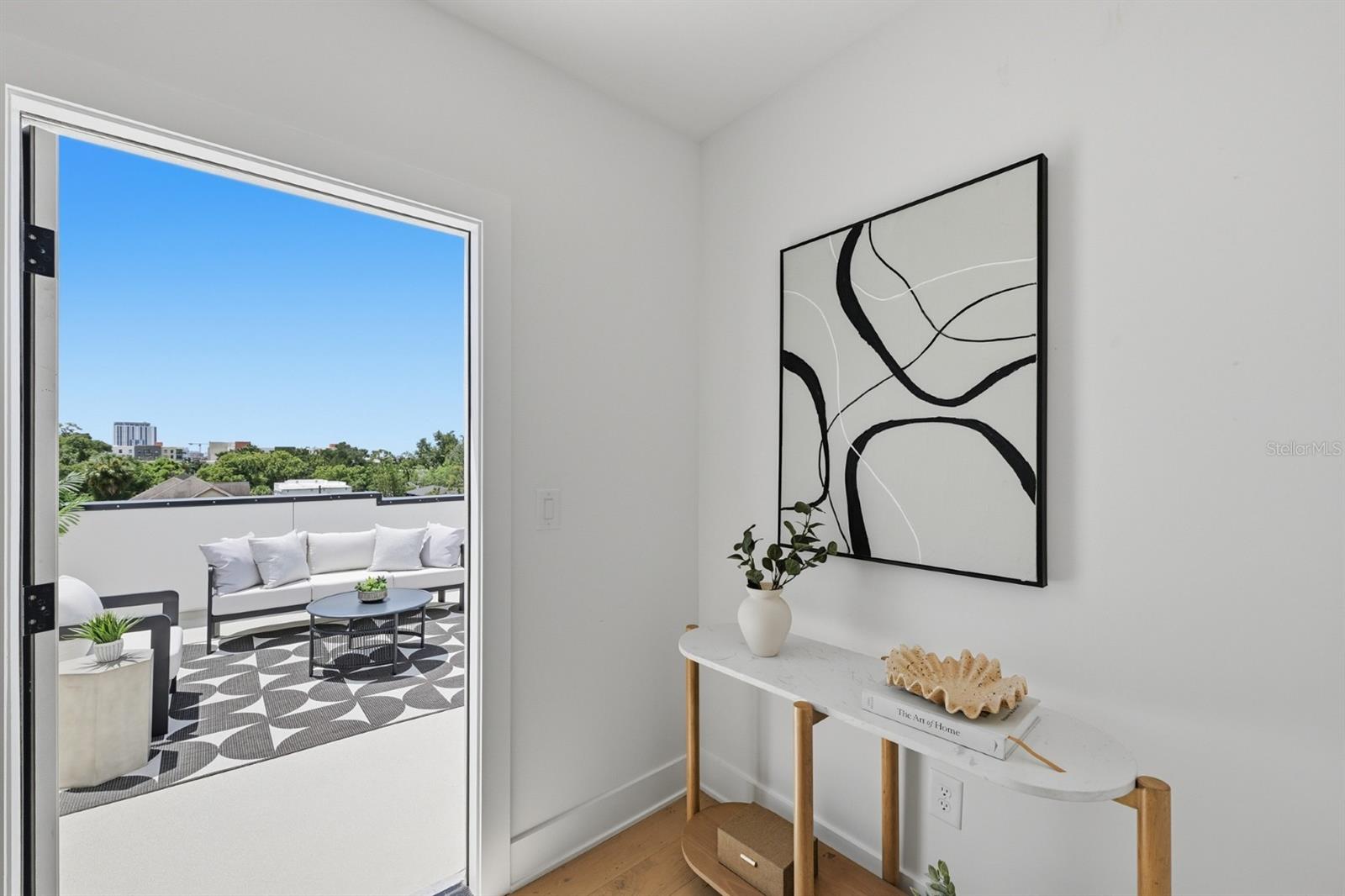 310 W COLUMBUS DR #4