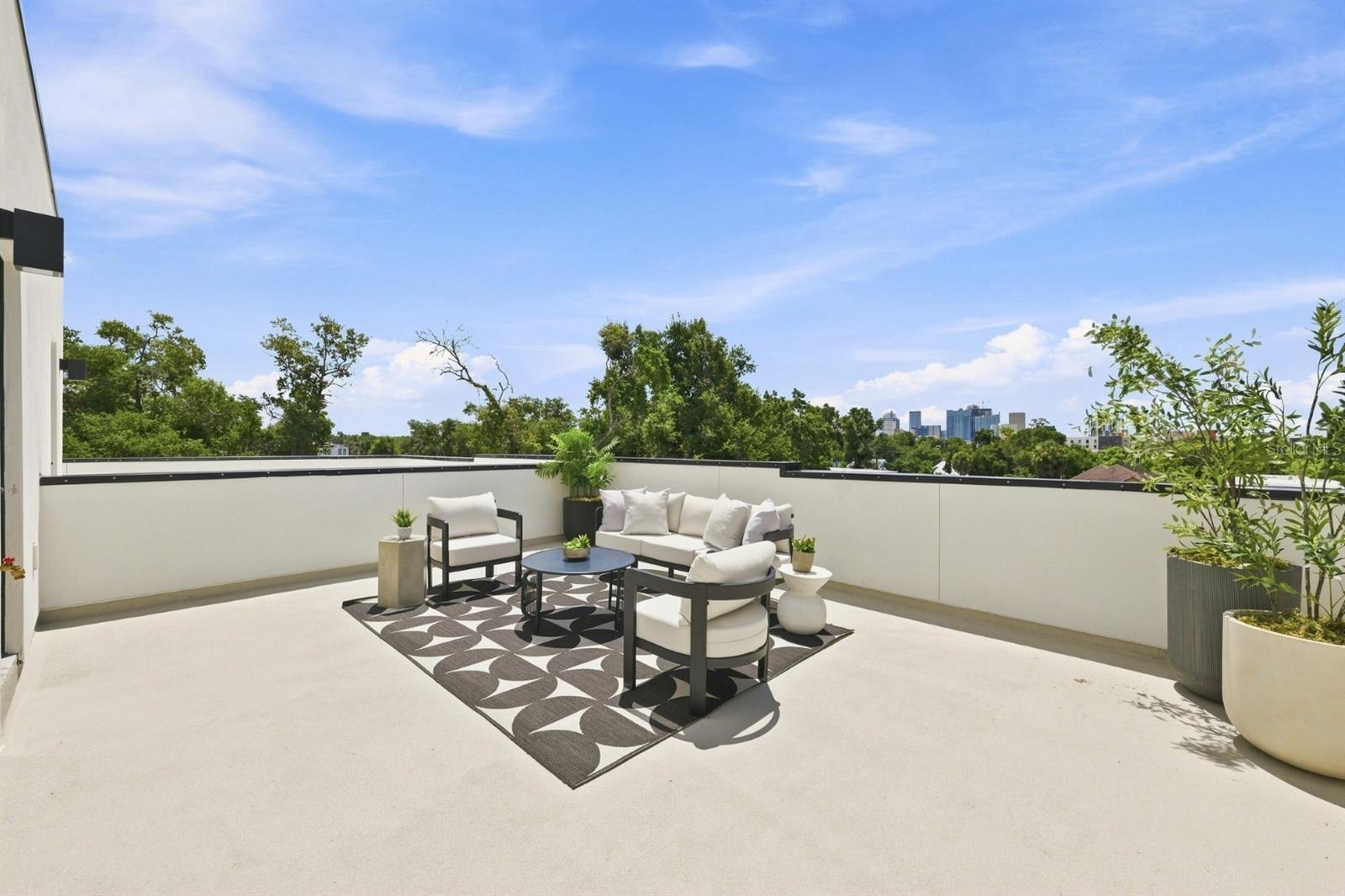 310 W COLUMBUS DR #4