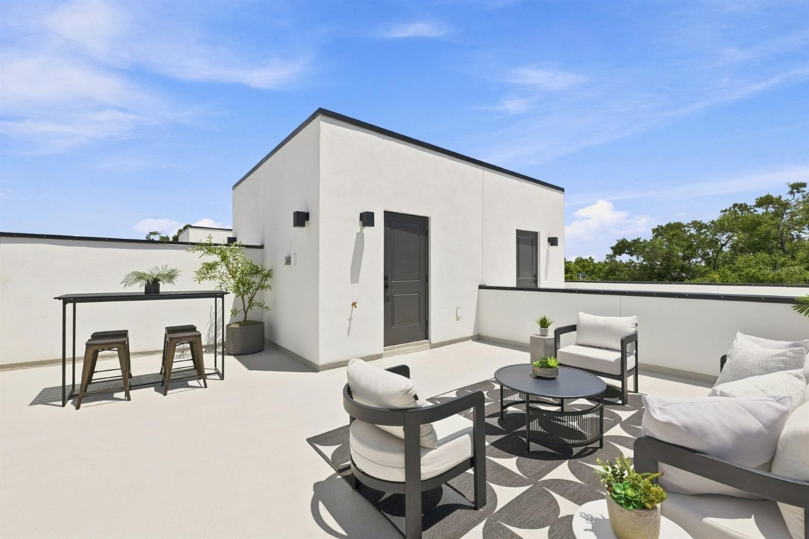 310 W COLUMBUS DR #4