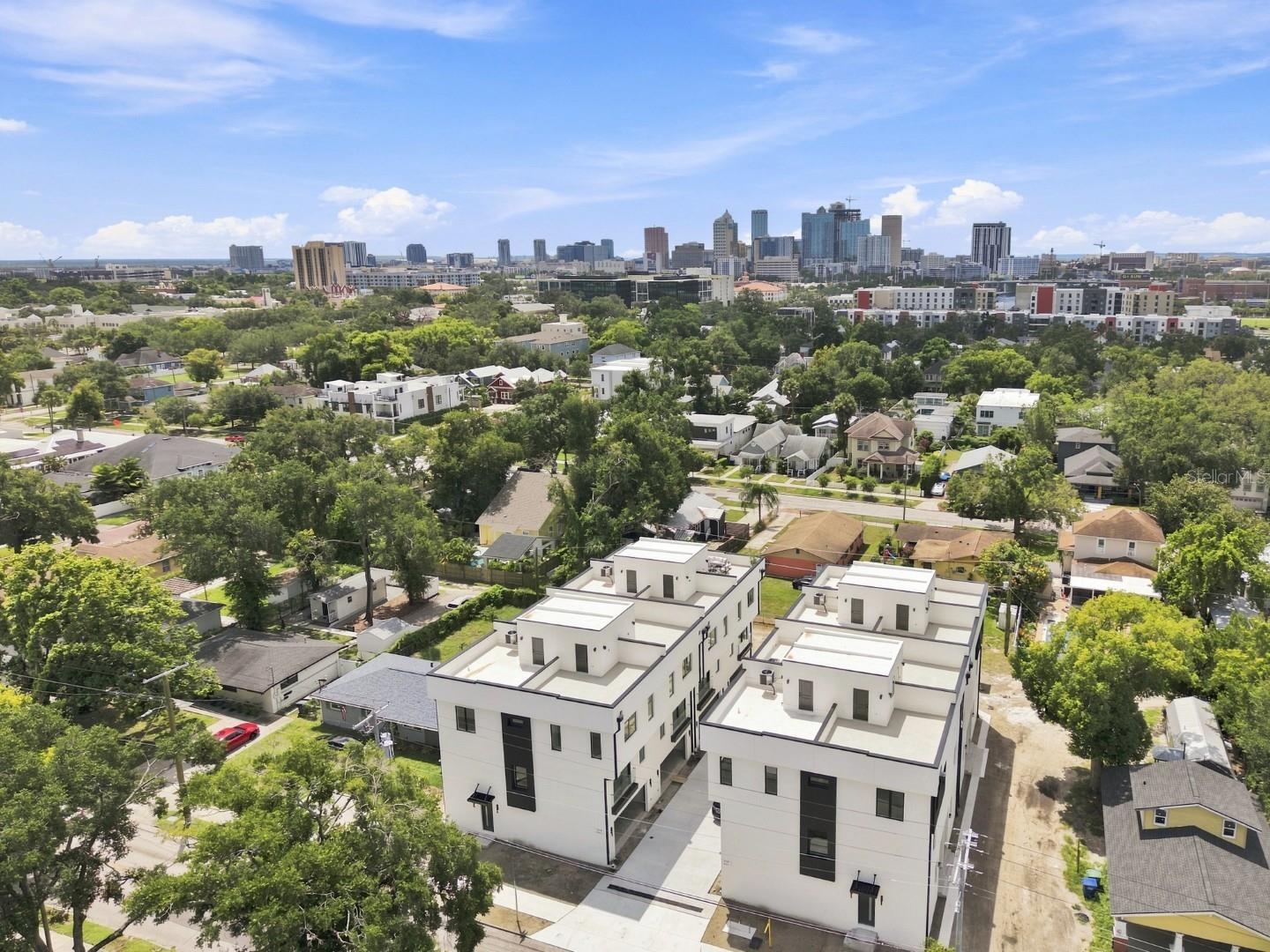 310 W COLUMBUS DR #4