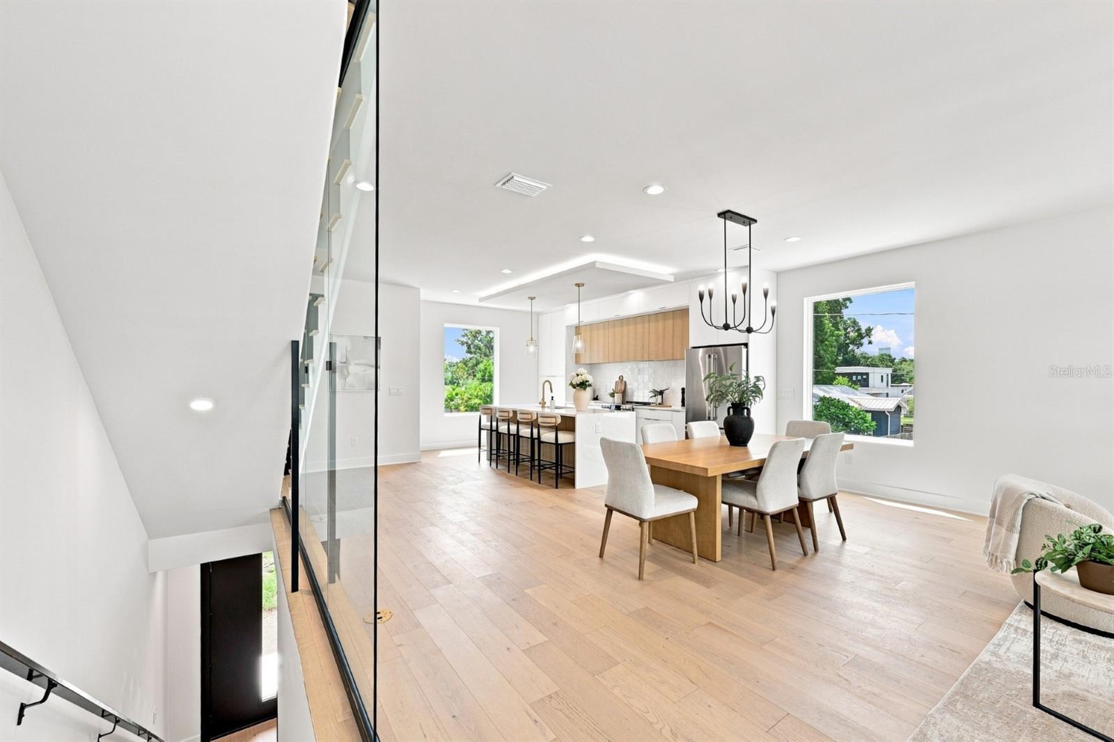 310 W COLUMBUS DR #8