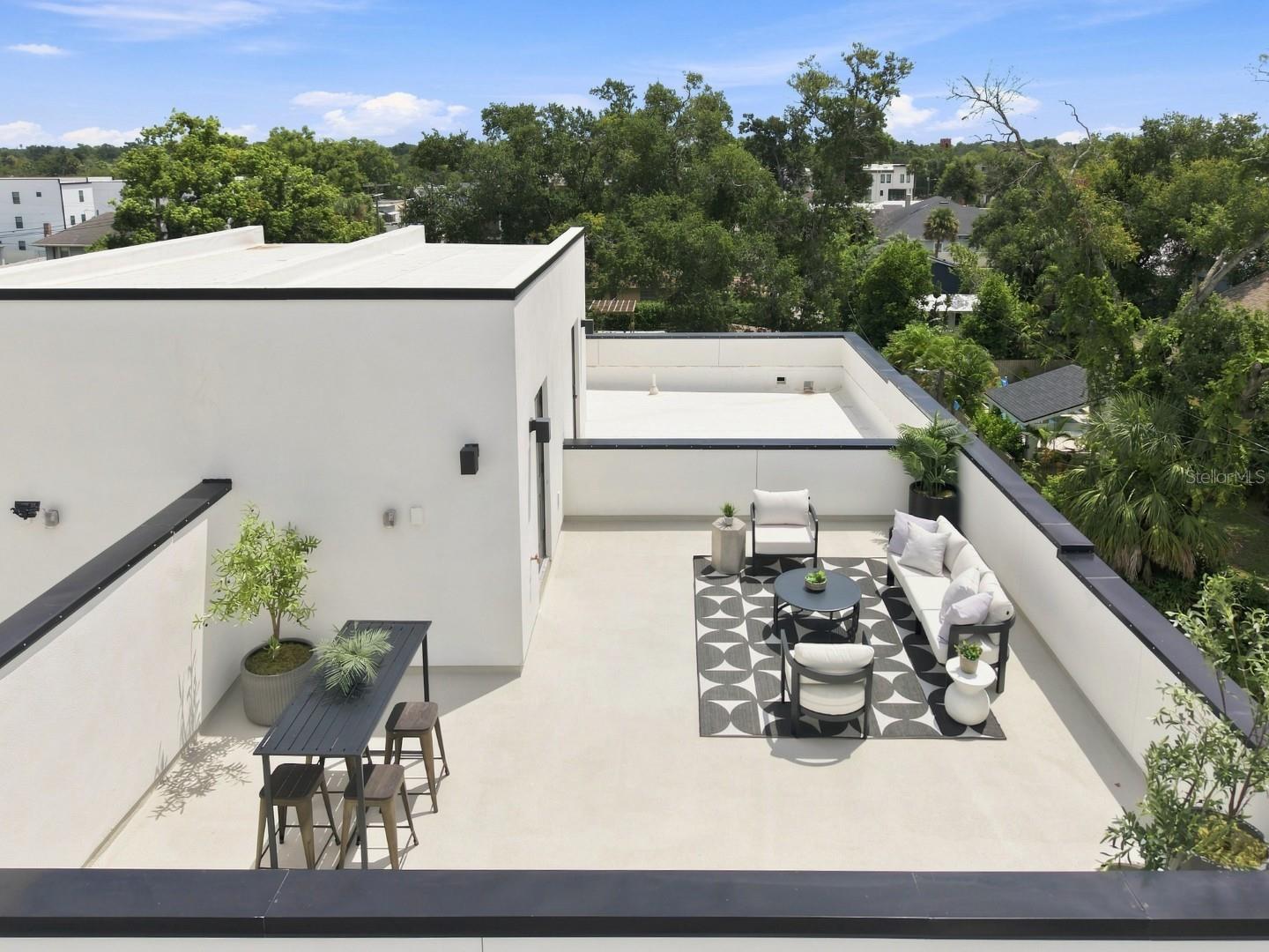 310 W COLUMBUS DR #8