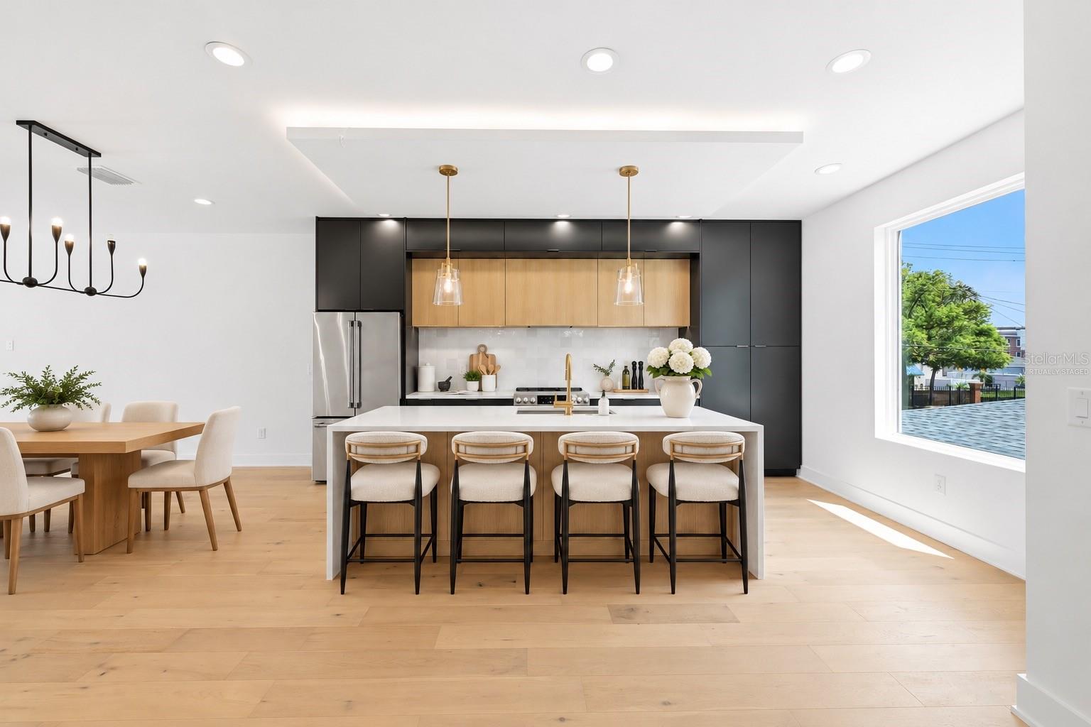 310 W COLUMBUS DR #3