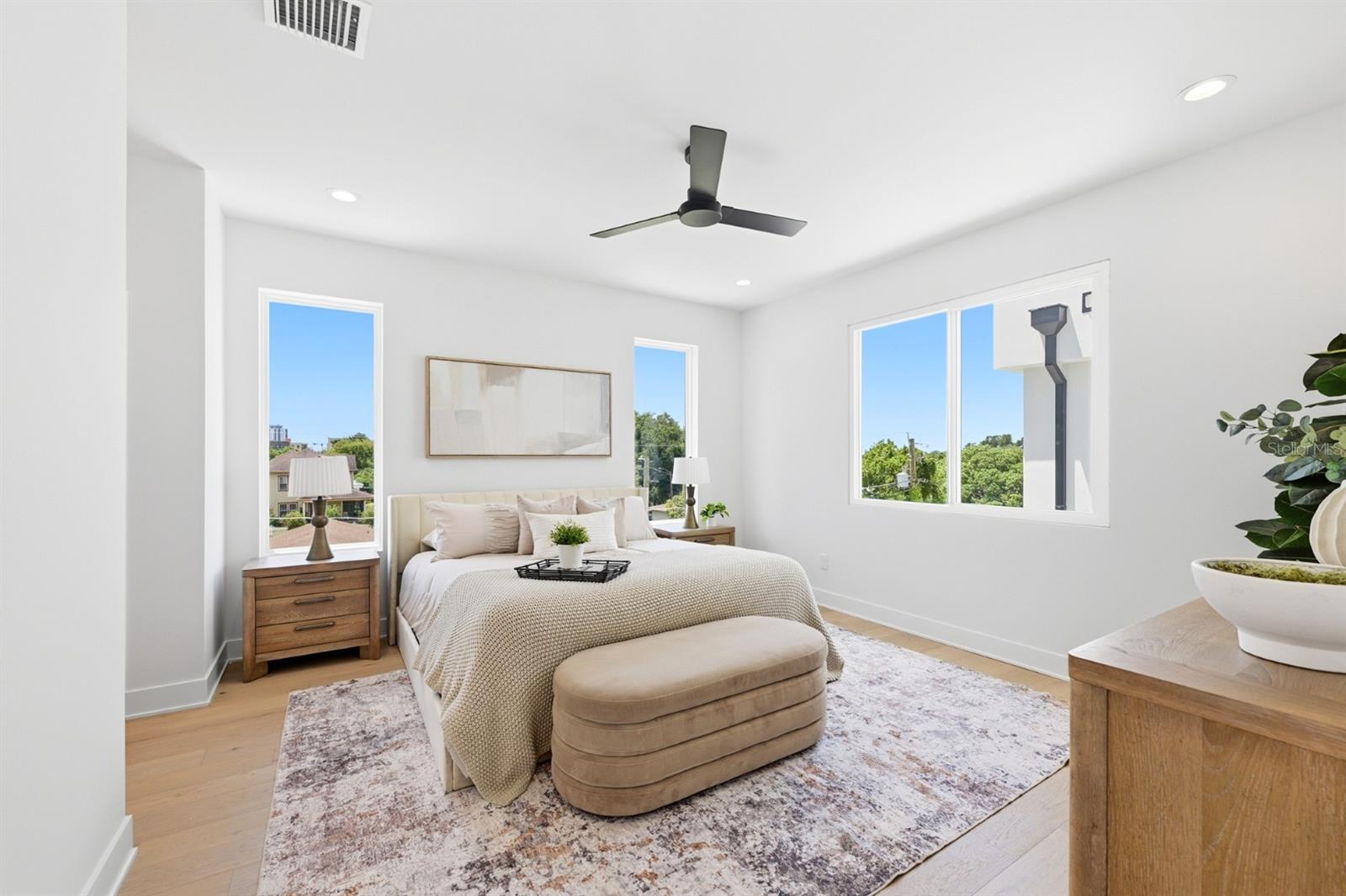 310 W COLUMBUS DR #3