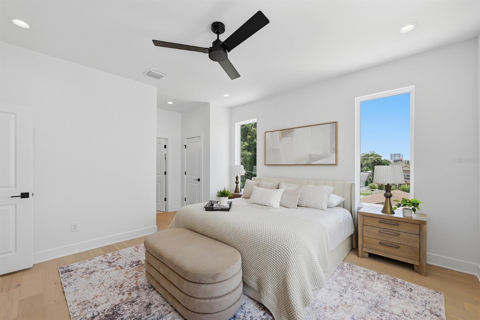 310 W COLUMBUS DR #3