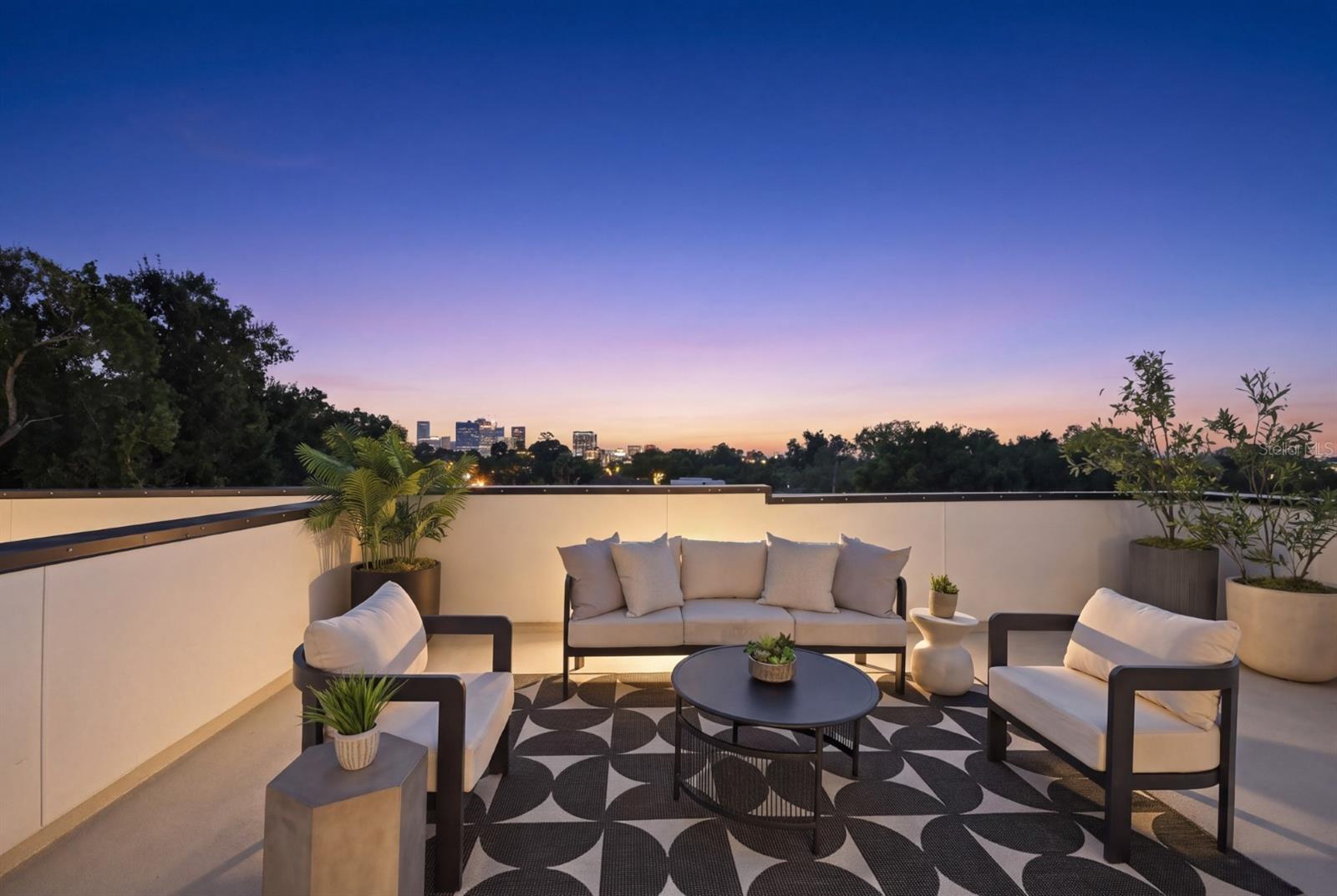 310 W COLUMBUS DR #3