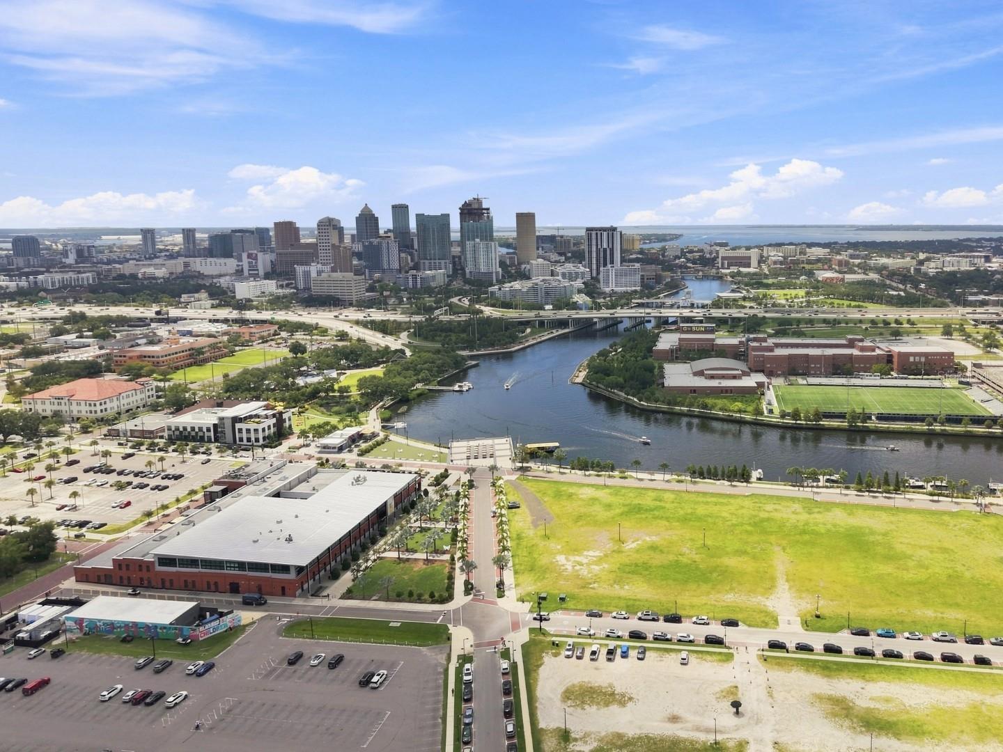 310 W COLUMBUS DR #3