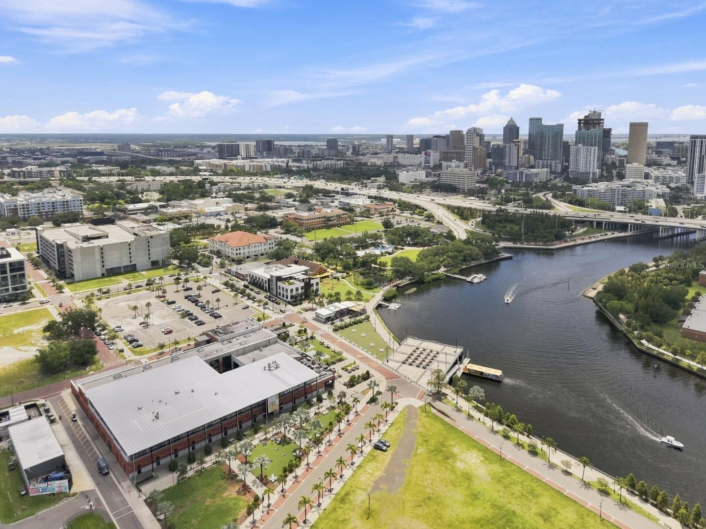 310 W COLUMBUS DR #3