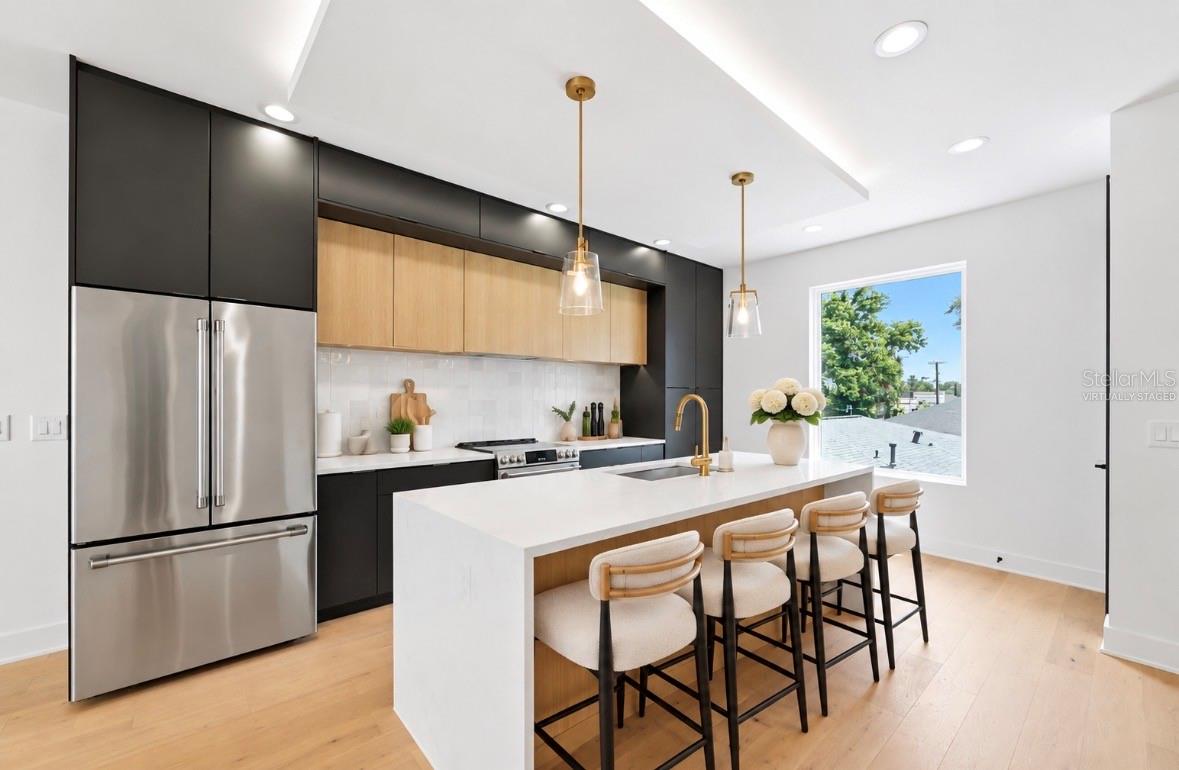310 W COLUMBUS DR #3