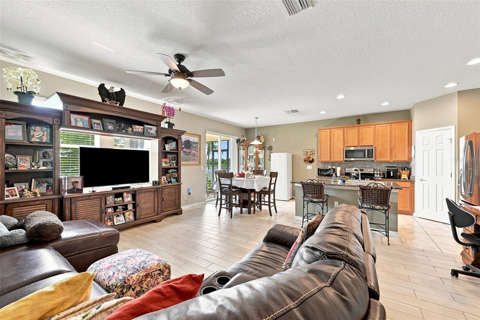 803 PARKER DEN DR
