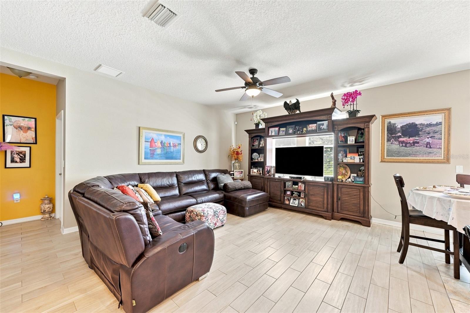 803 PARKER DEN DR