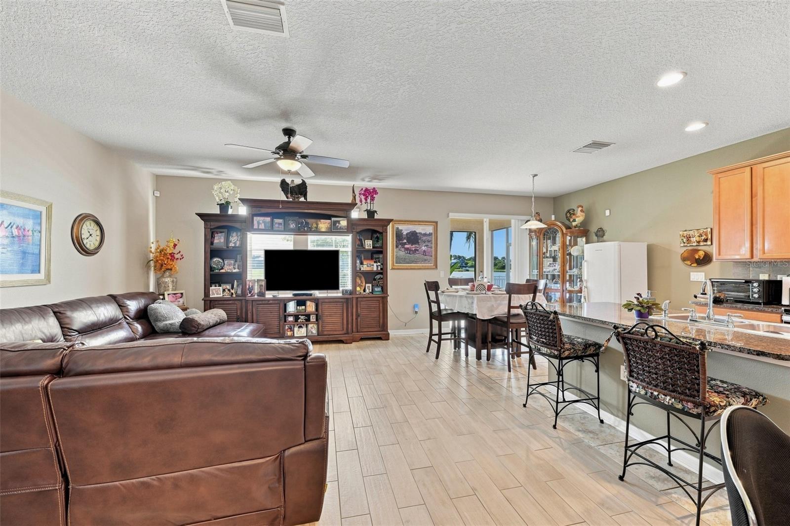 803 PARKER DEN DR