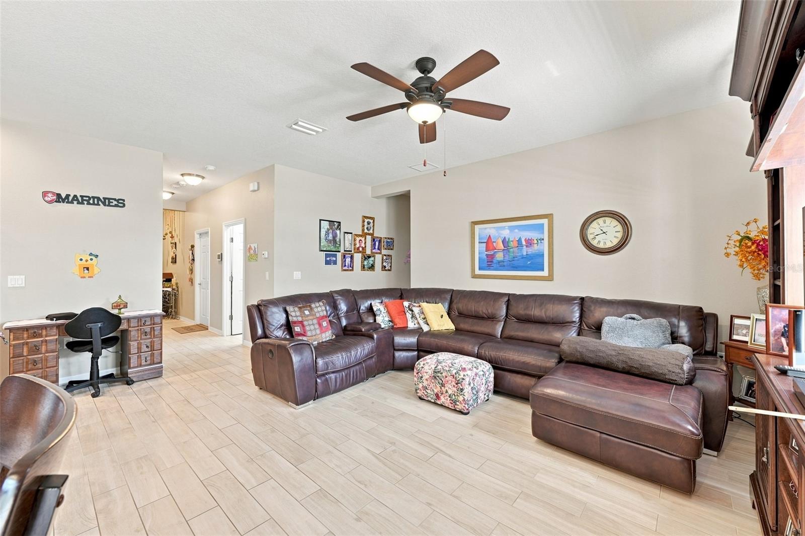 803 PARKER DEN DR