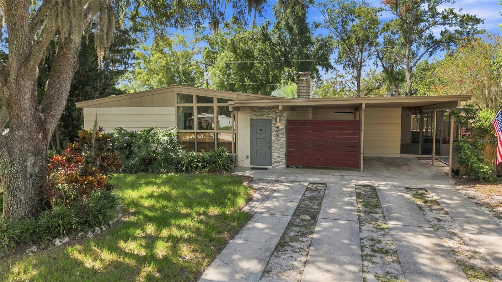 809 E River Dr, Temple Terrace