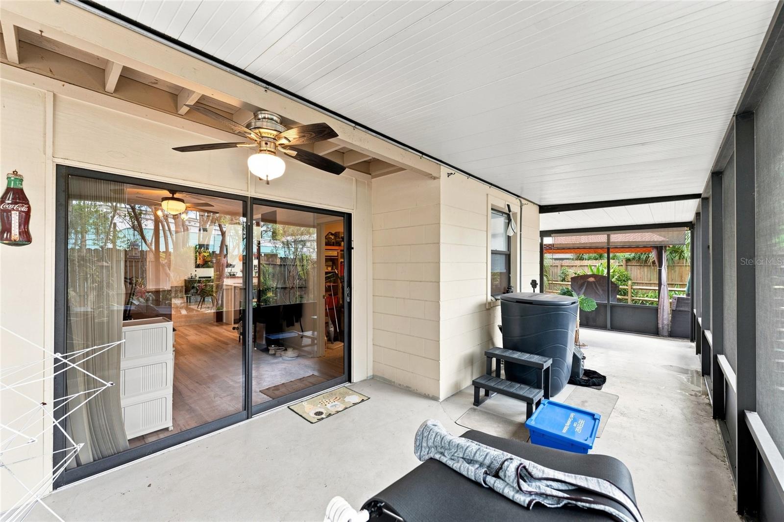 809 E RIVER DR