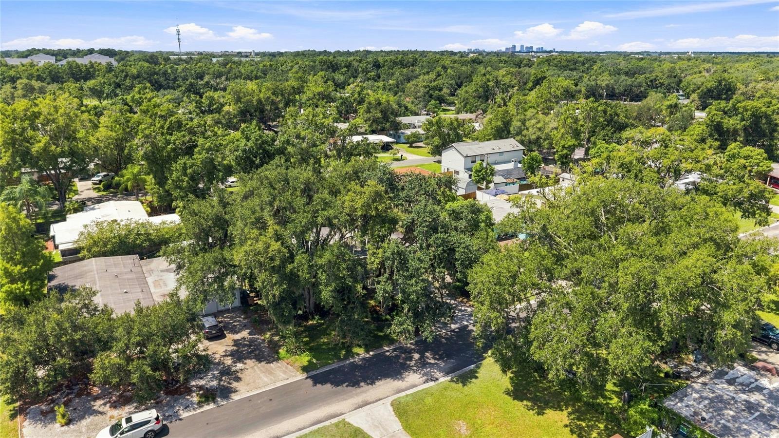809 E RIVER DR