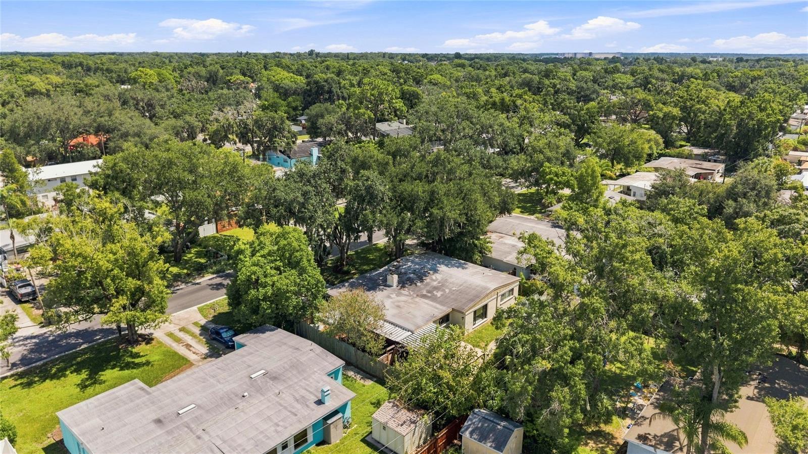 809 E RIVER DR