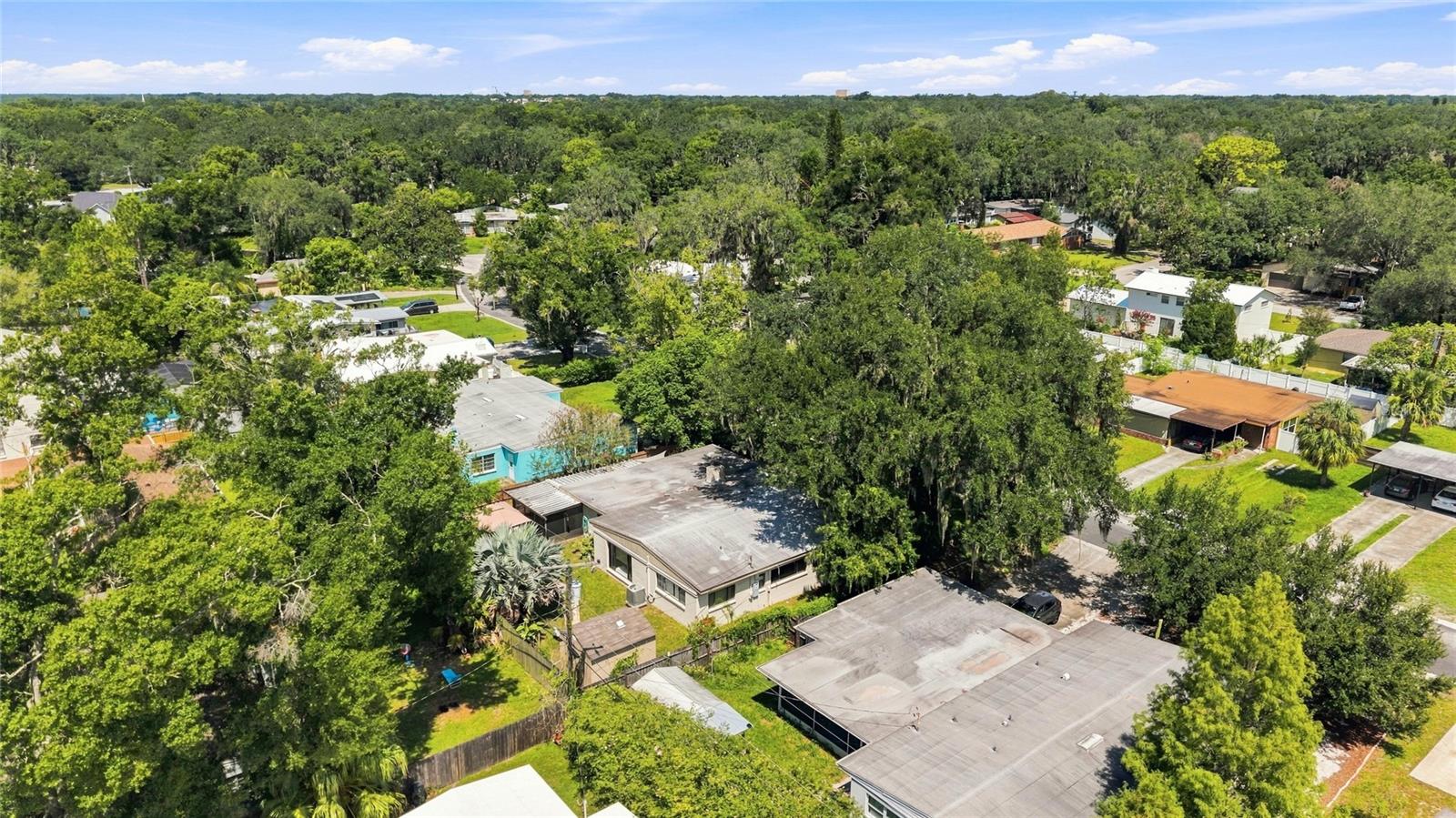 809 E RIVER DR