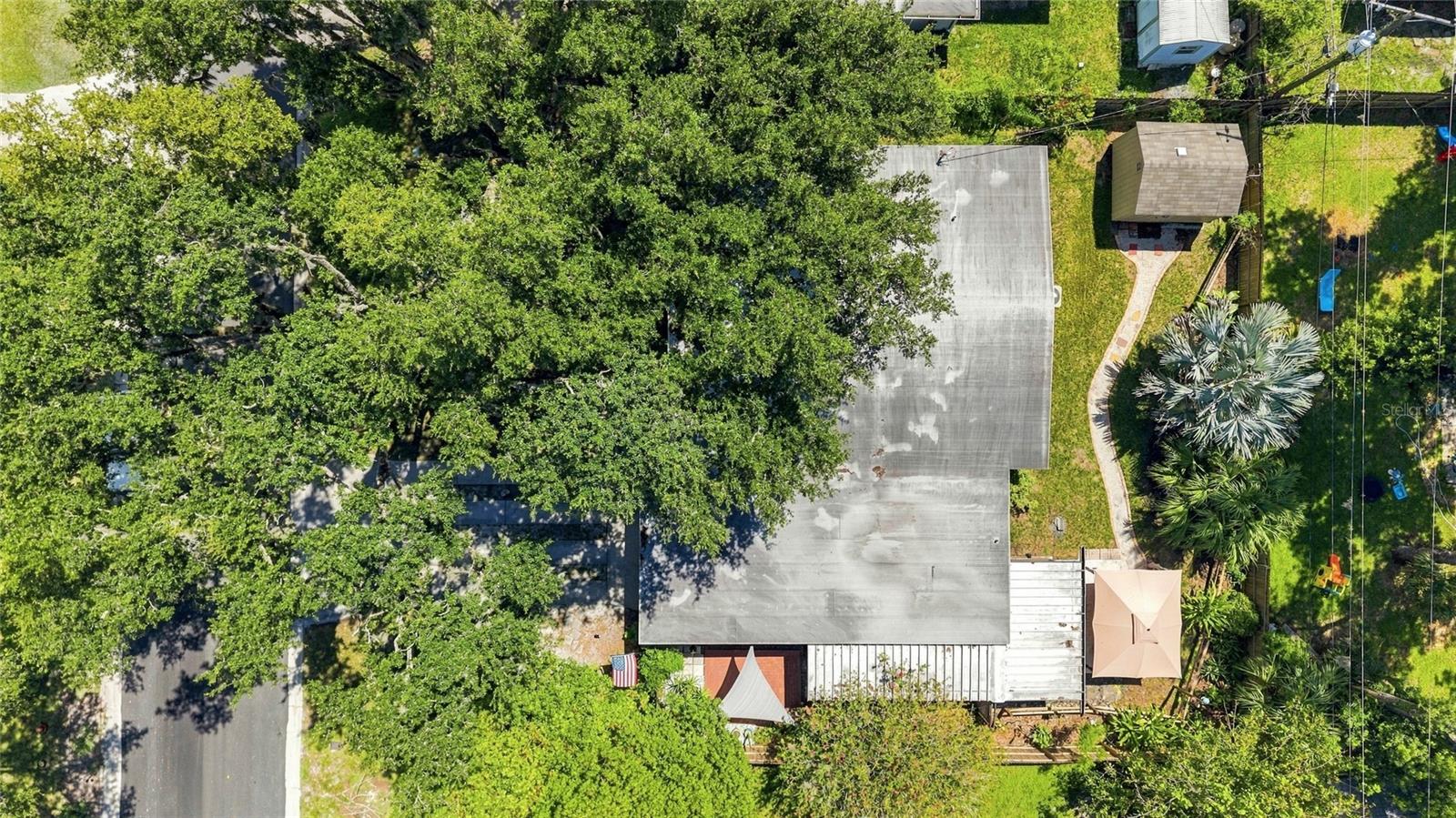 809 E RIVER DR