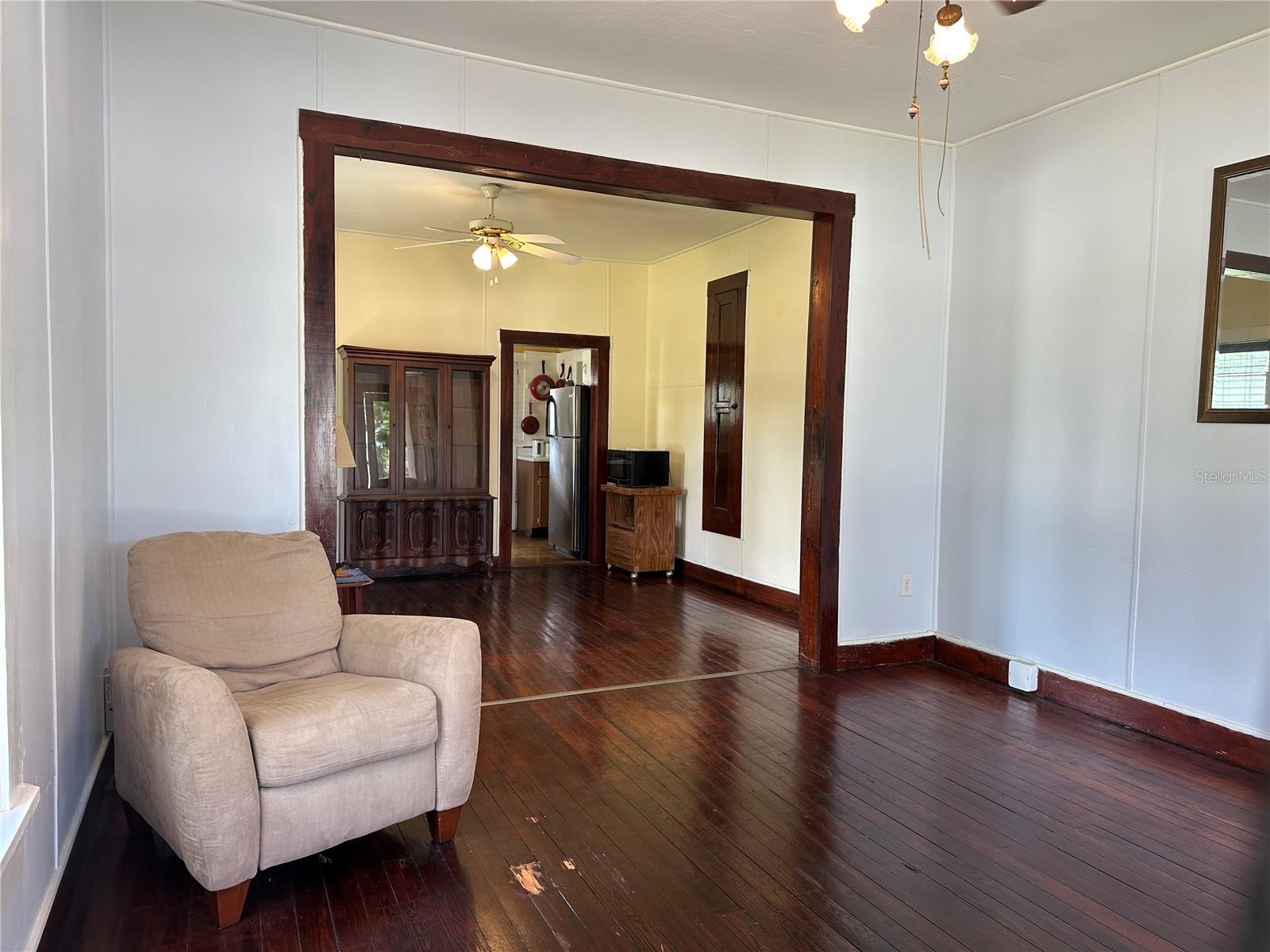1209 E ELLICOTT ST
