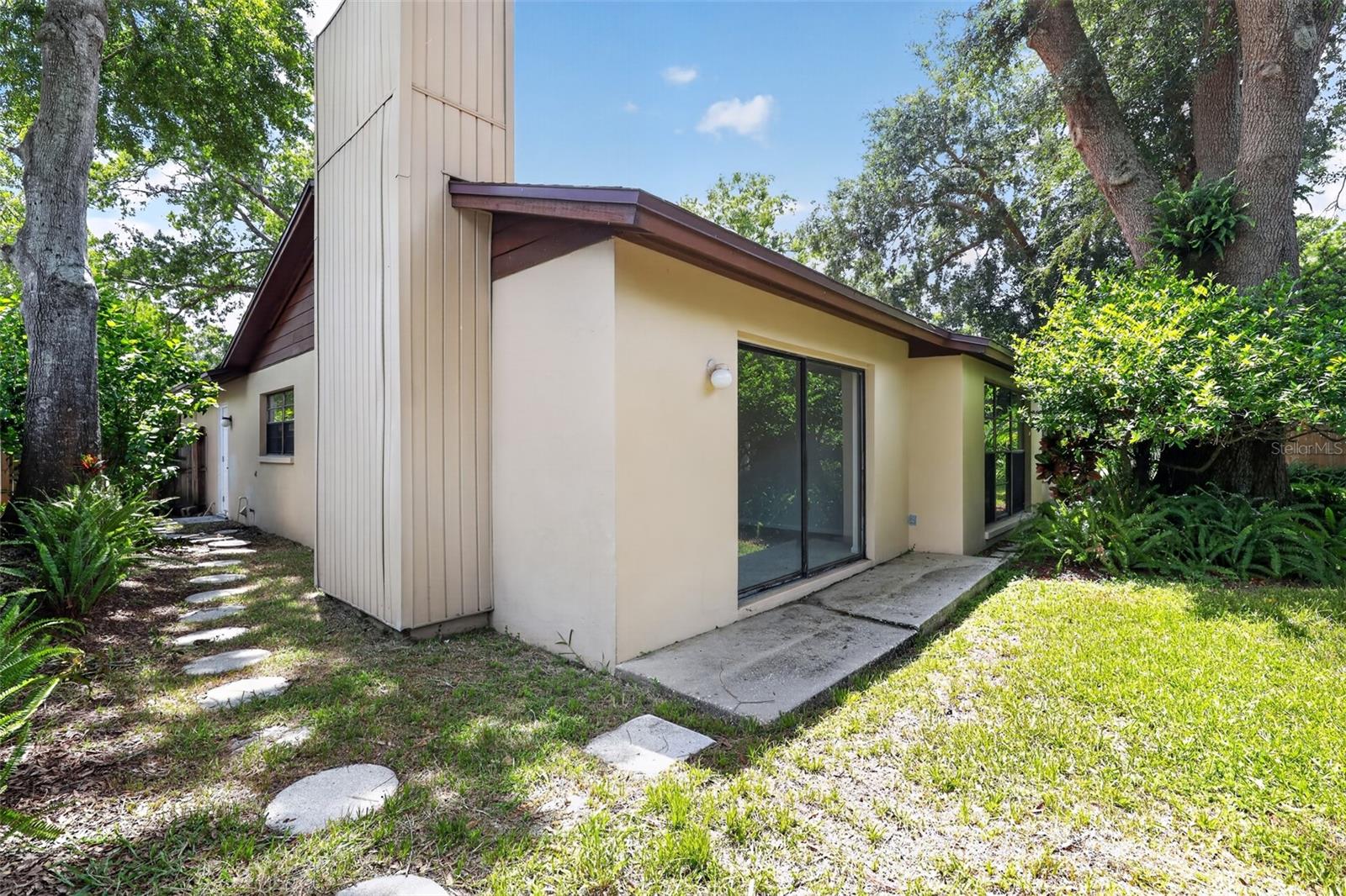 4015 DELLBROOK DR