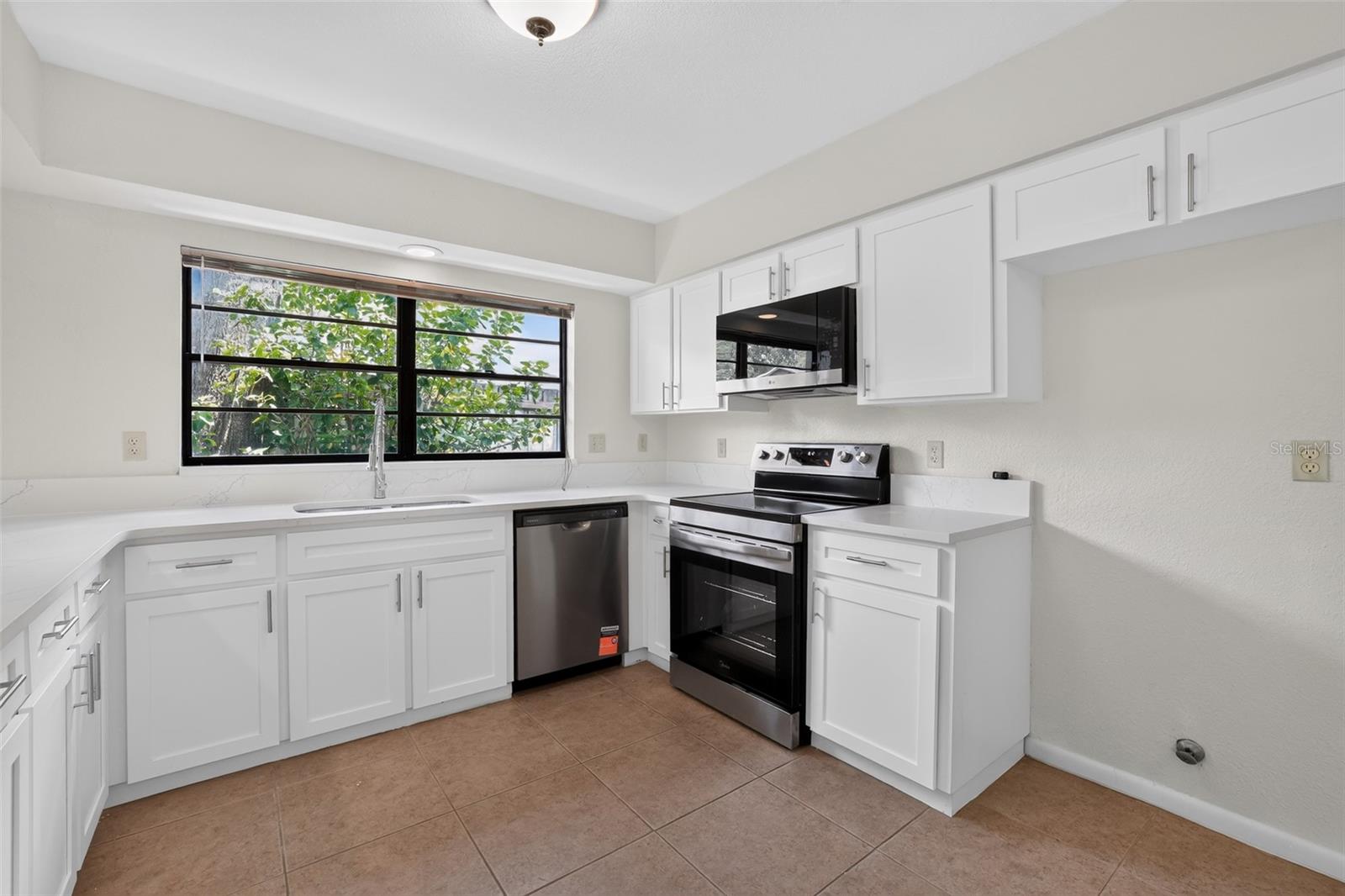 4015 DELLBROOK DR