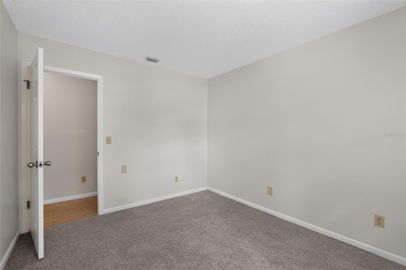 4015 DELLBROOK DR