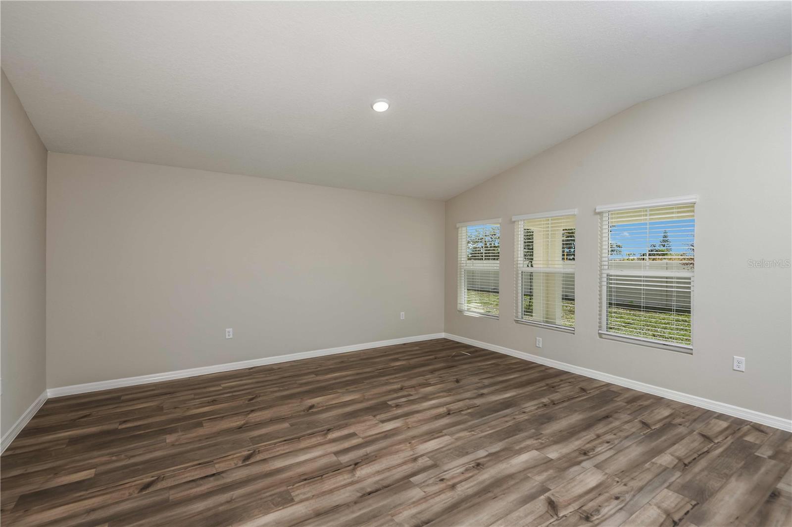 36644 THORNHEDGE DR