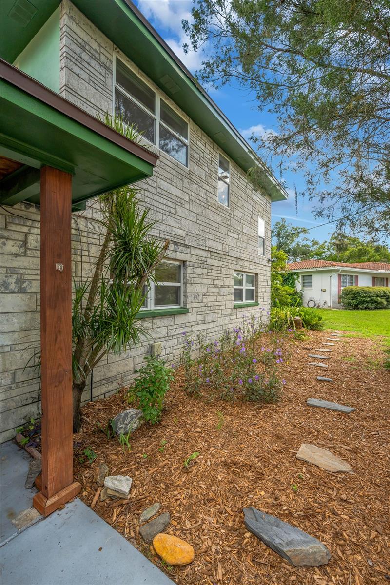 1708 WOODBINE DR