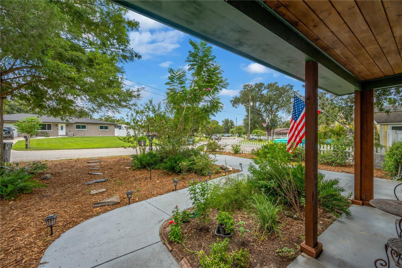 1708 WOODBINE DR