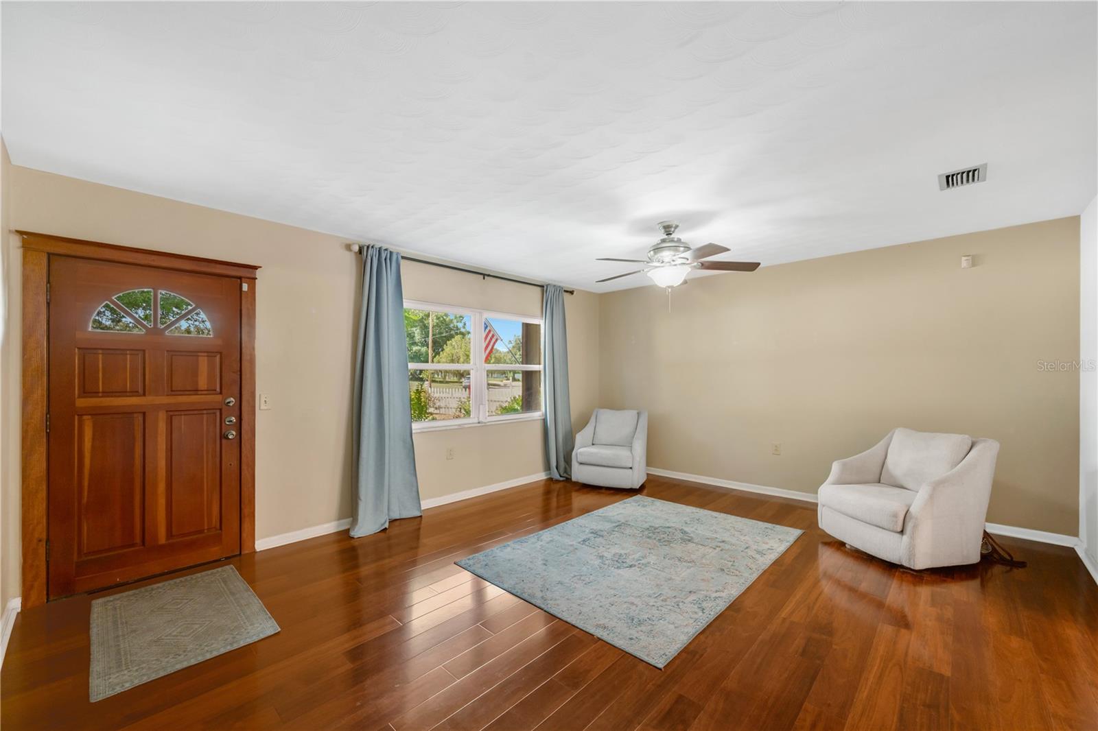 1708 WOODBINE DR