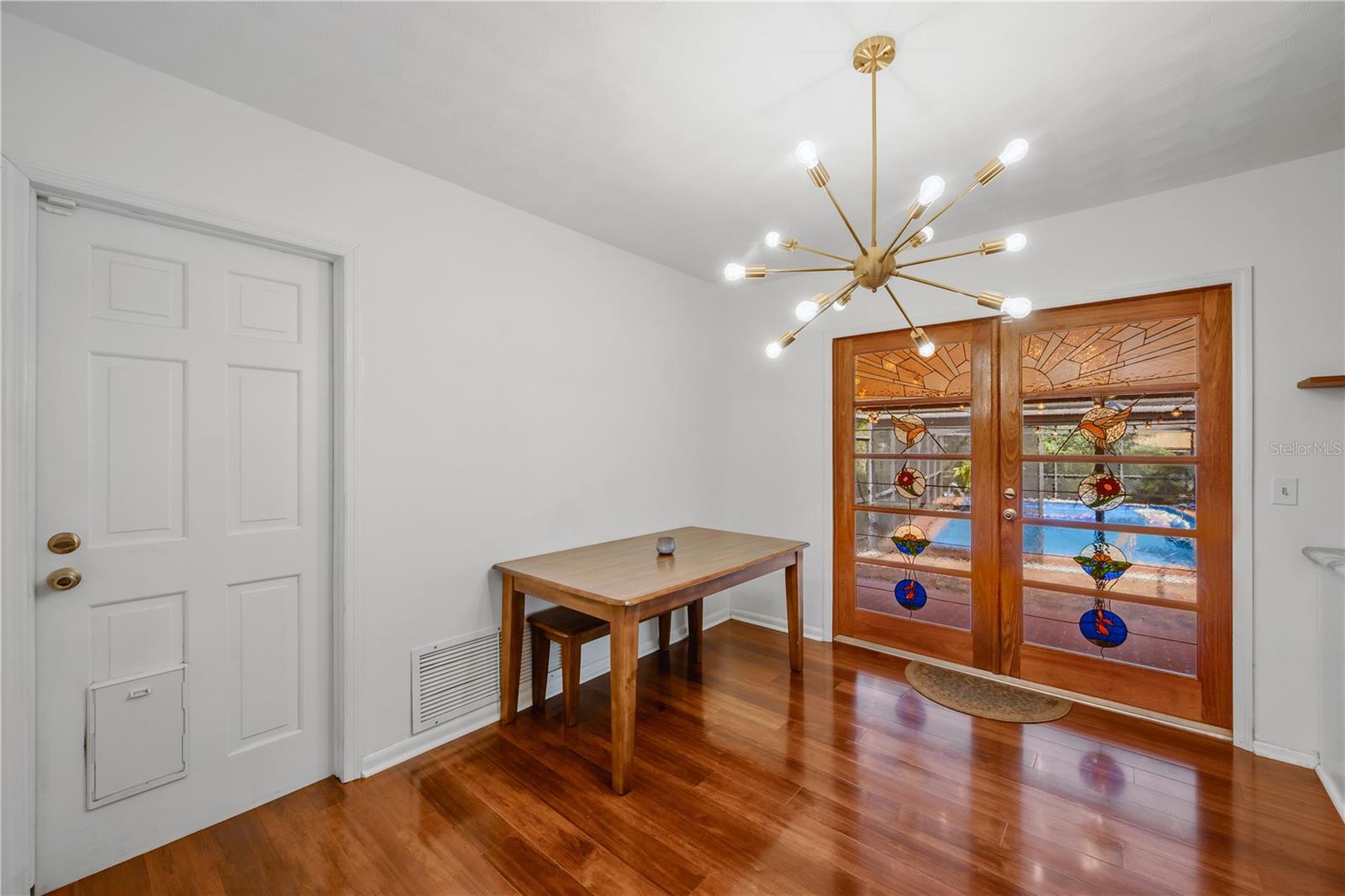 1708 WOODBINE DR