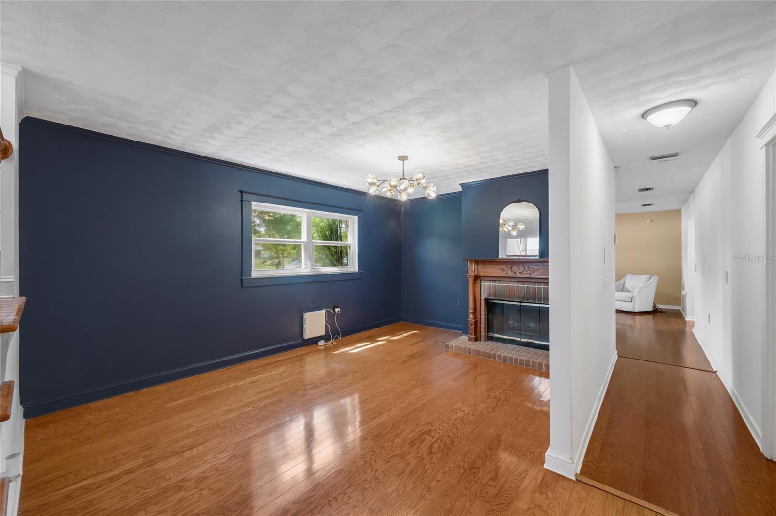 1708 WOODBINE DR