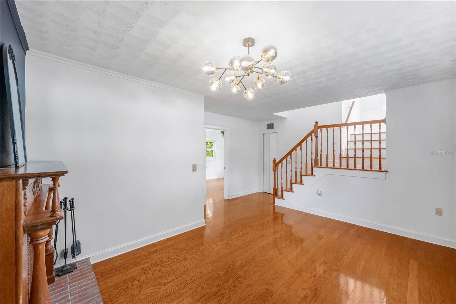 1708 WOODBINE DR