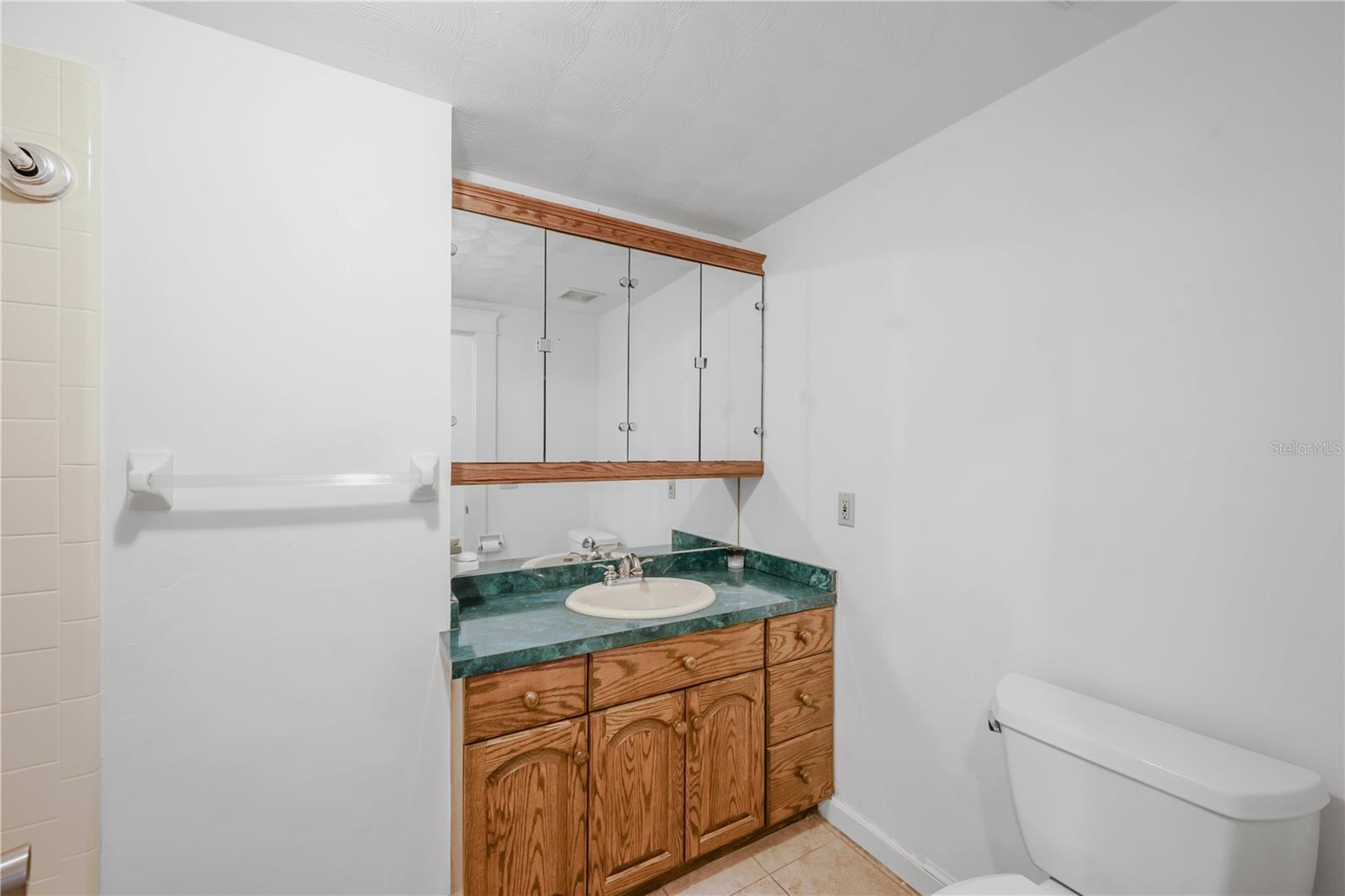 1708 WOODBINE DR