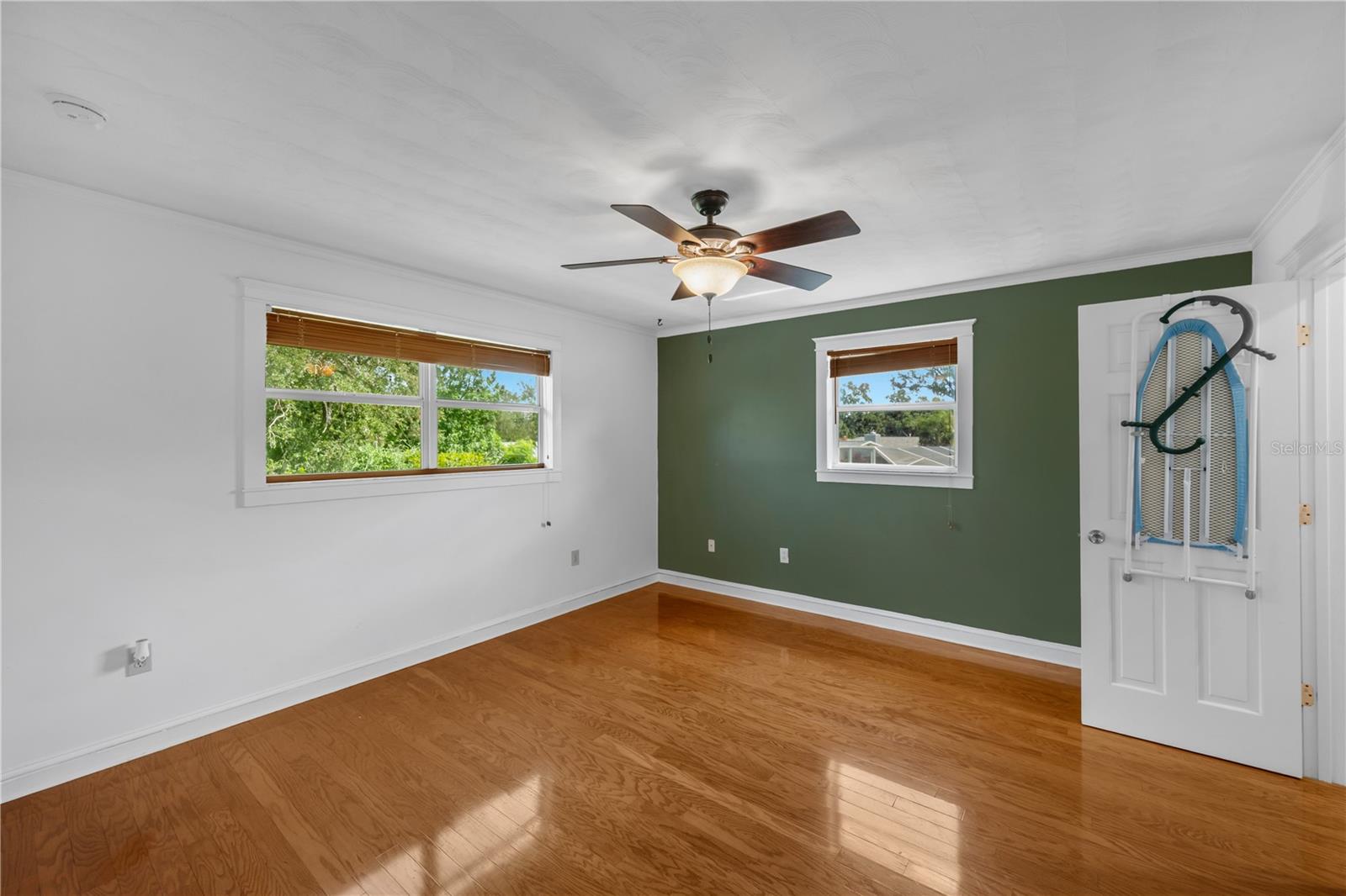 1708 WOODBINE DR