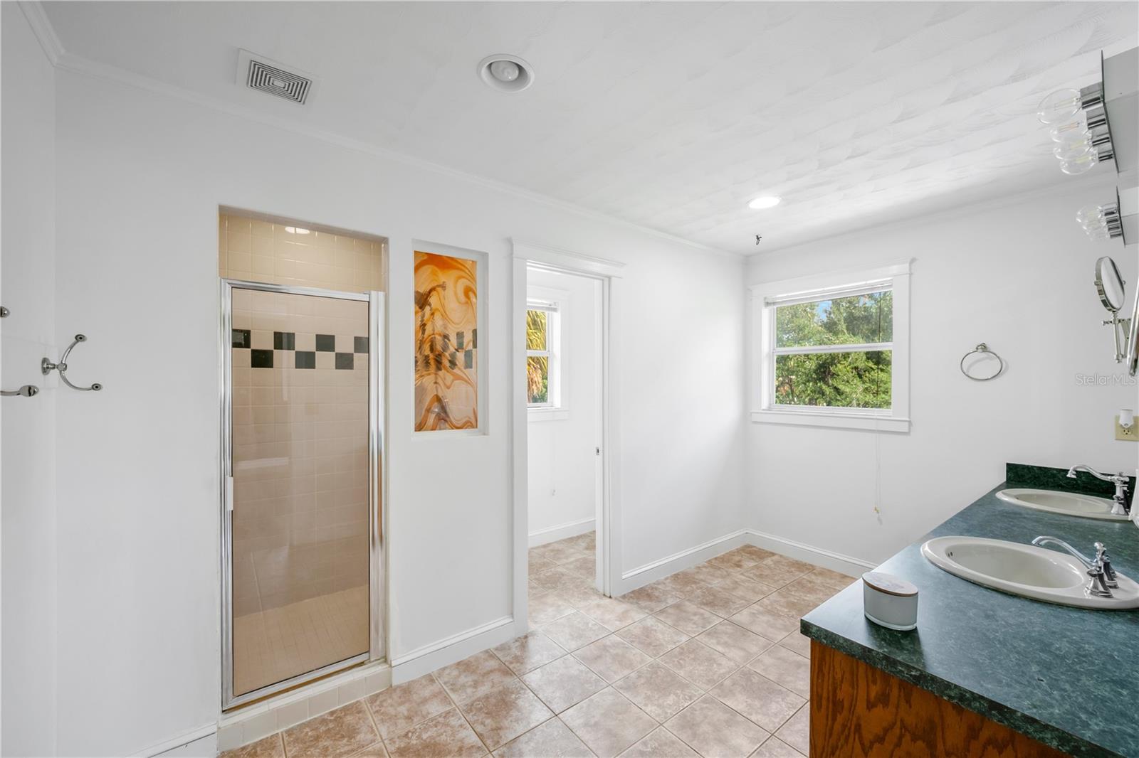 1708 WOODBINE DR